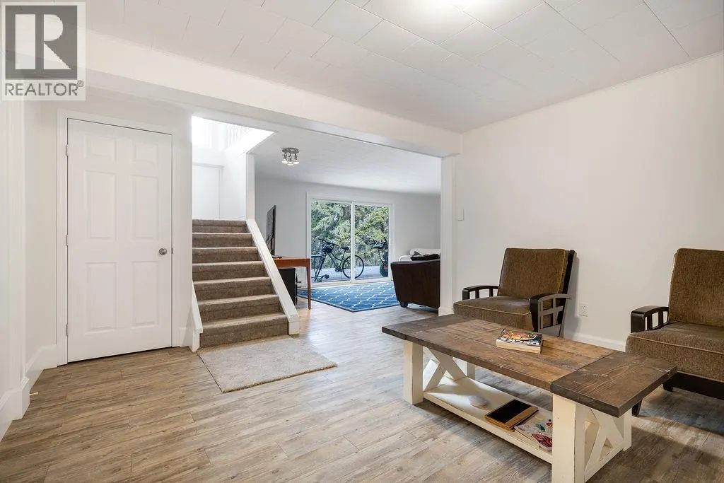 2527 Islandview Road