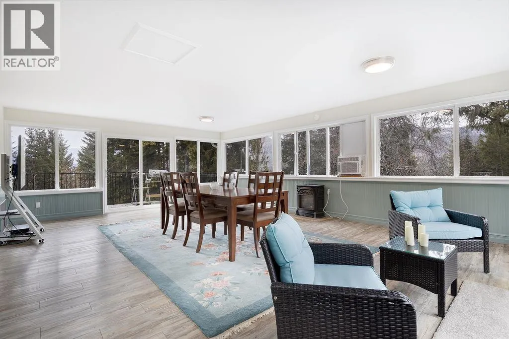 2527 Islandview Road