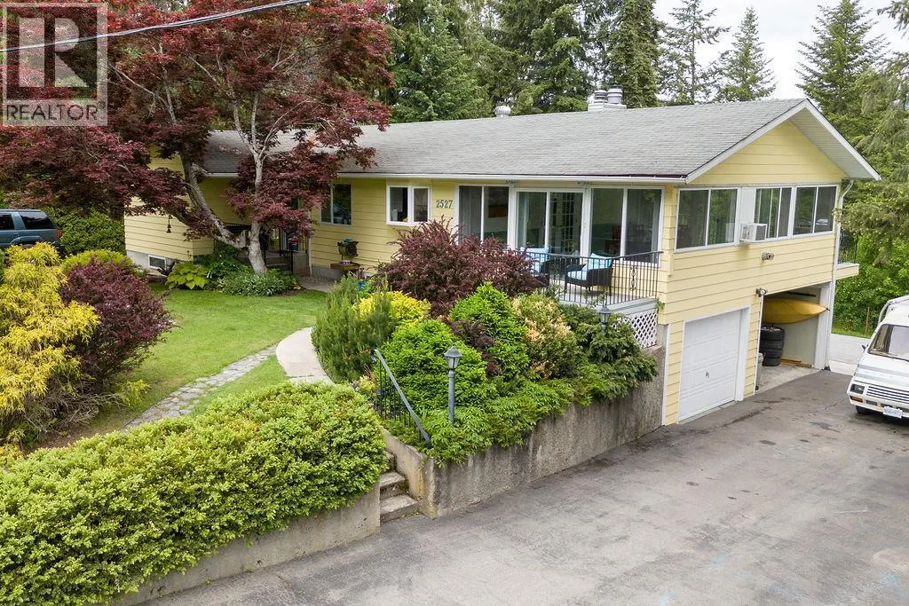 2527 Islandview Road