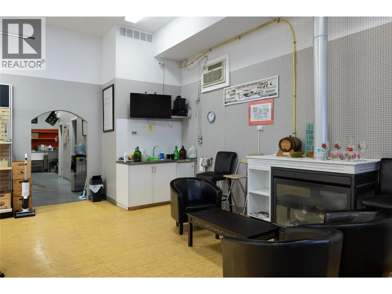 4313 25 Avenue Unit# 2A & 3A