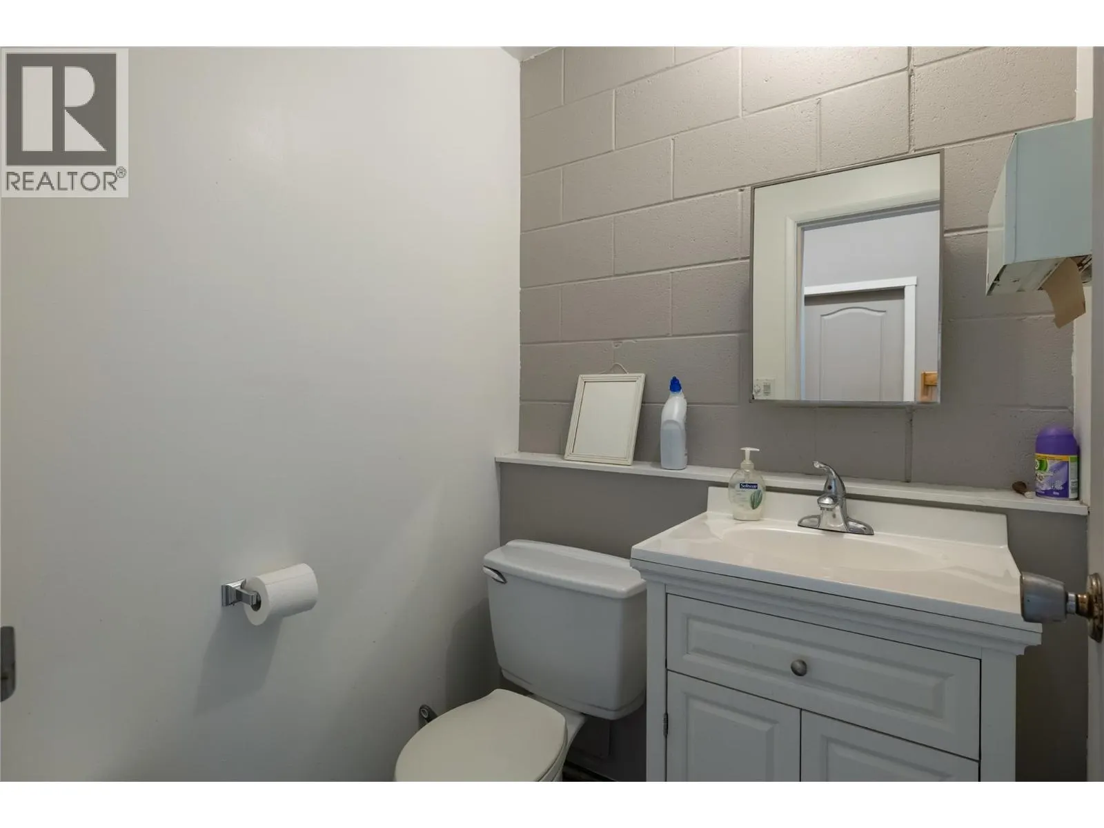 4313 25 Avenue Unit# 2A & 3A