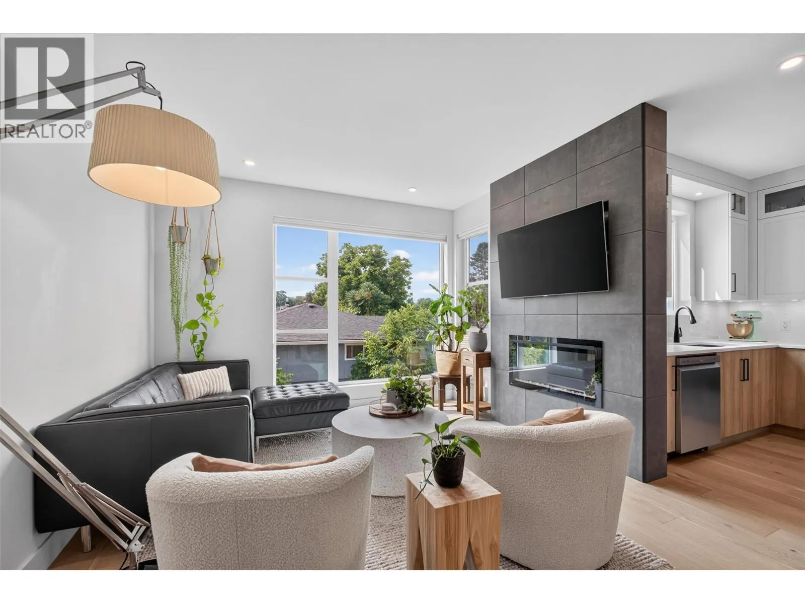 945 Borden Avenue Unit# 1