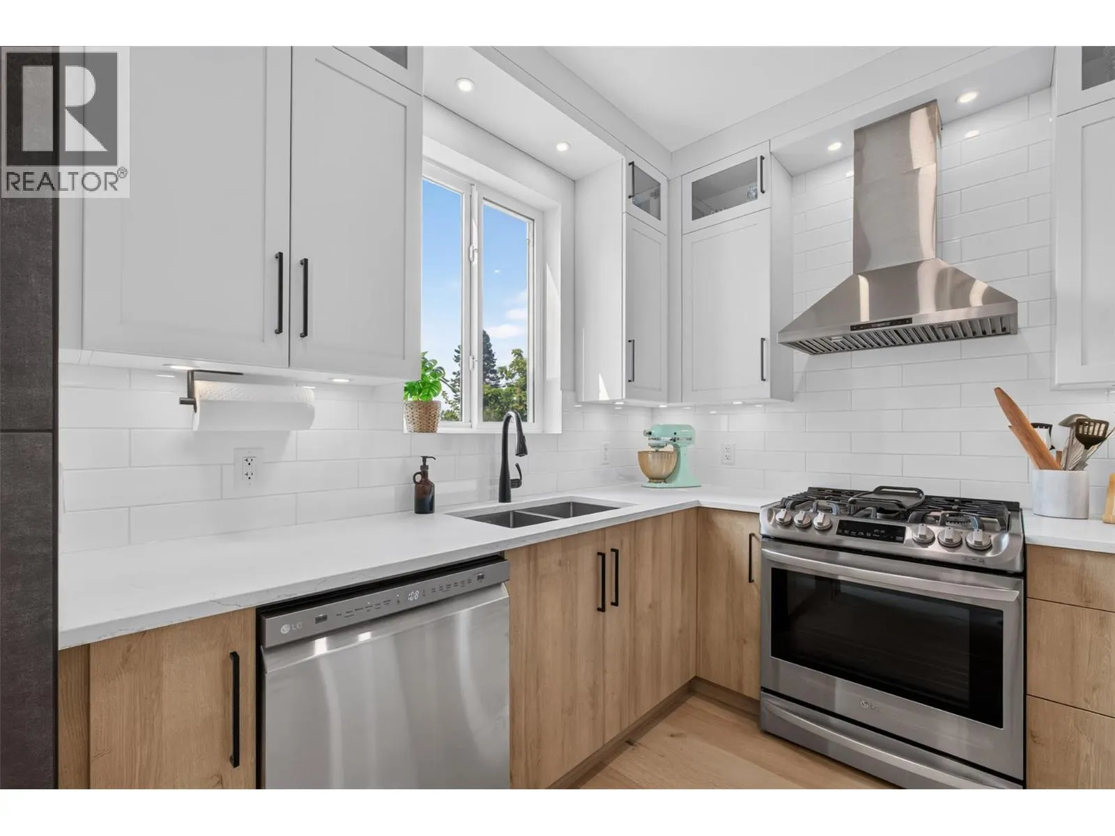 945 Borden Avenue Unit# 1
