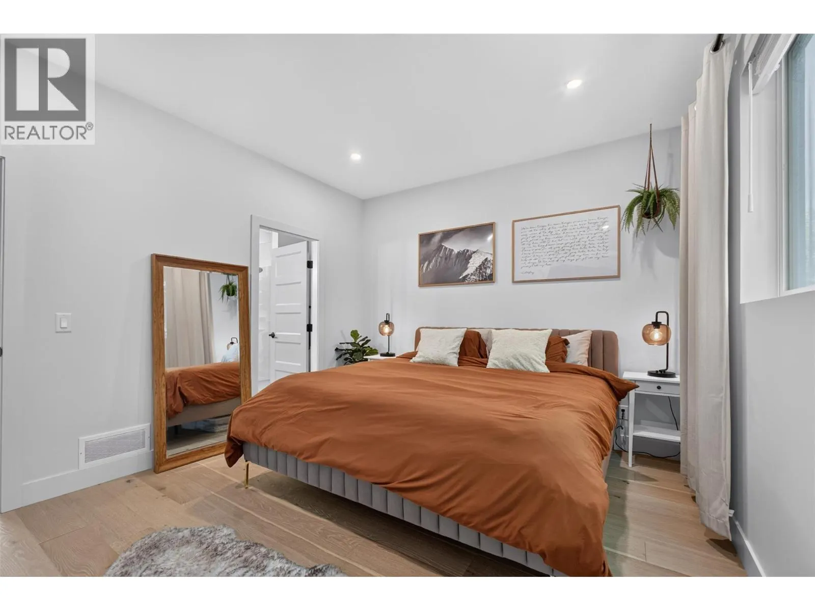 945 Borden Avenue Unit# 1