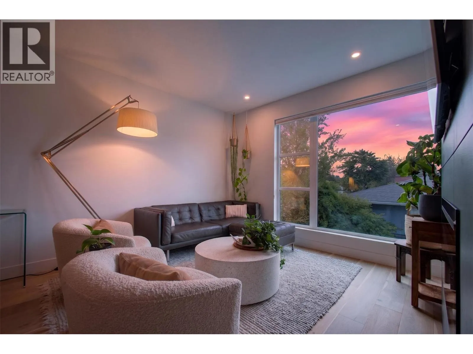 945 Borden Avenue Unit# 1