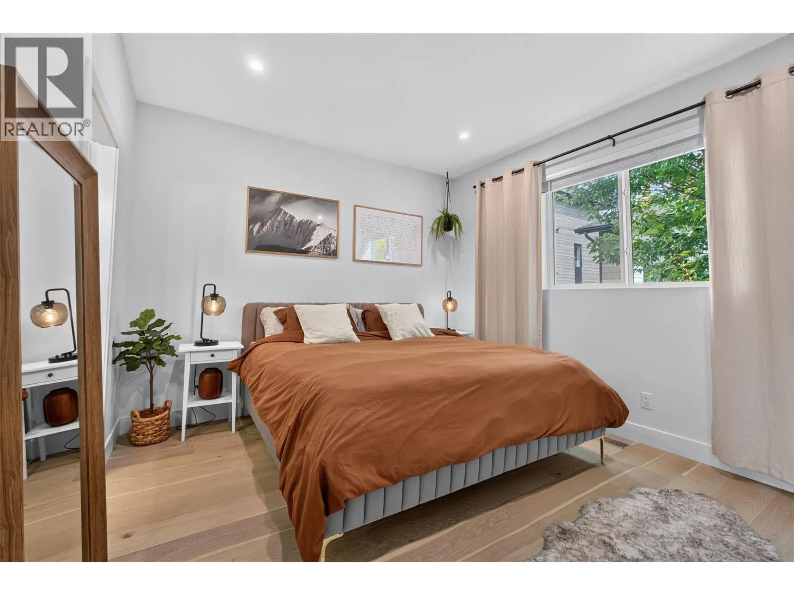 945 Borden Avenue Unit# 1