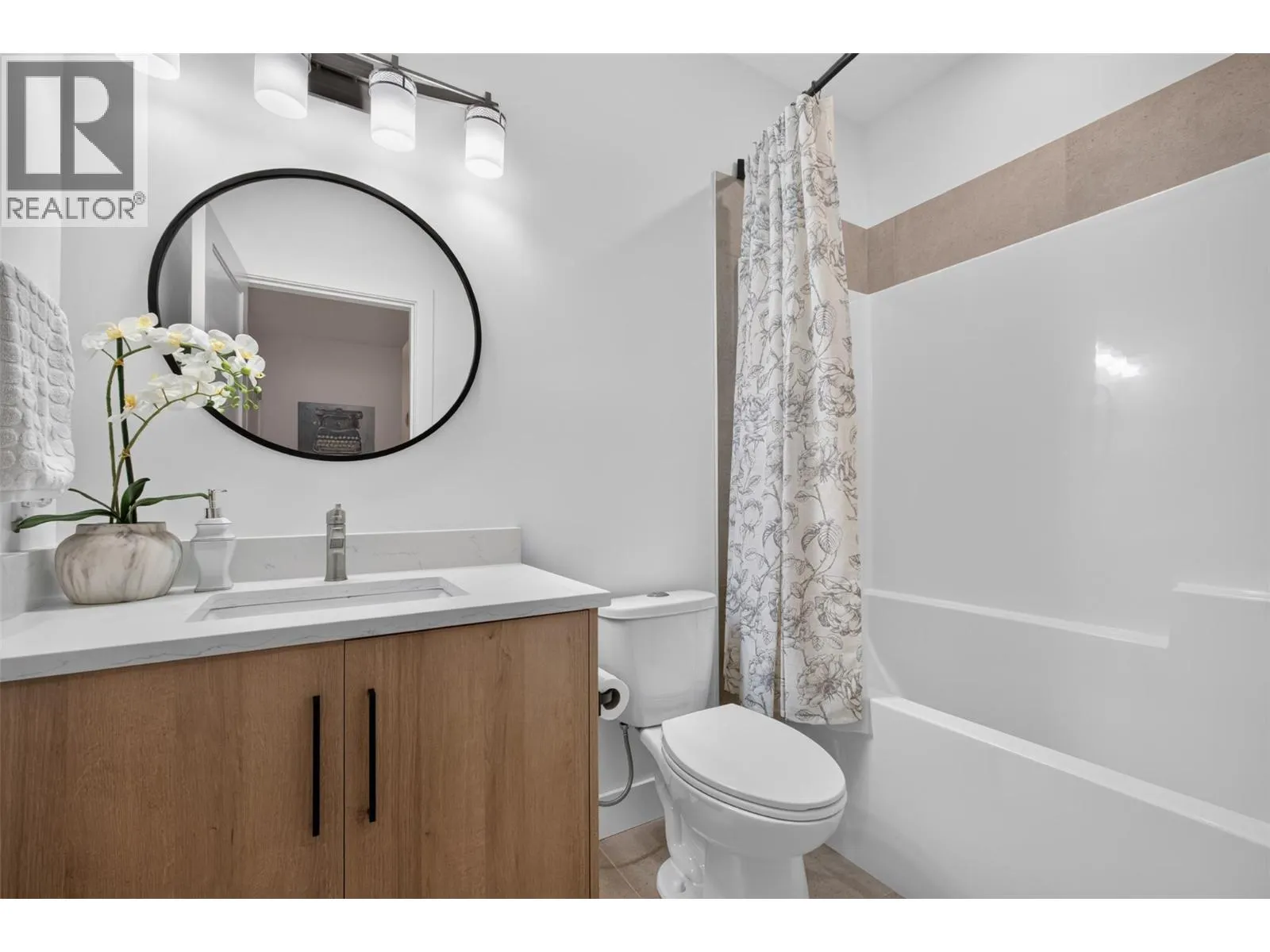 945 Borden Avenue Unit# 1