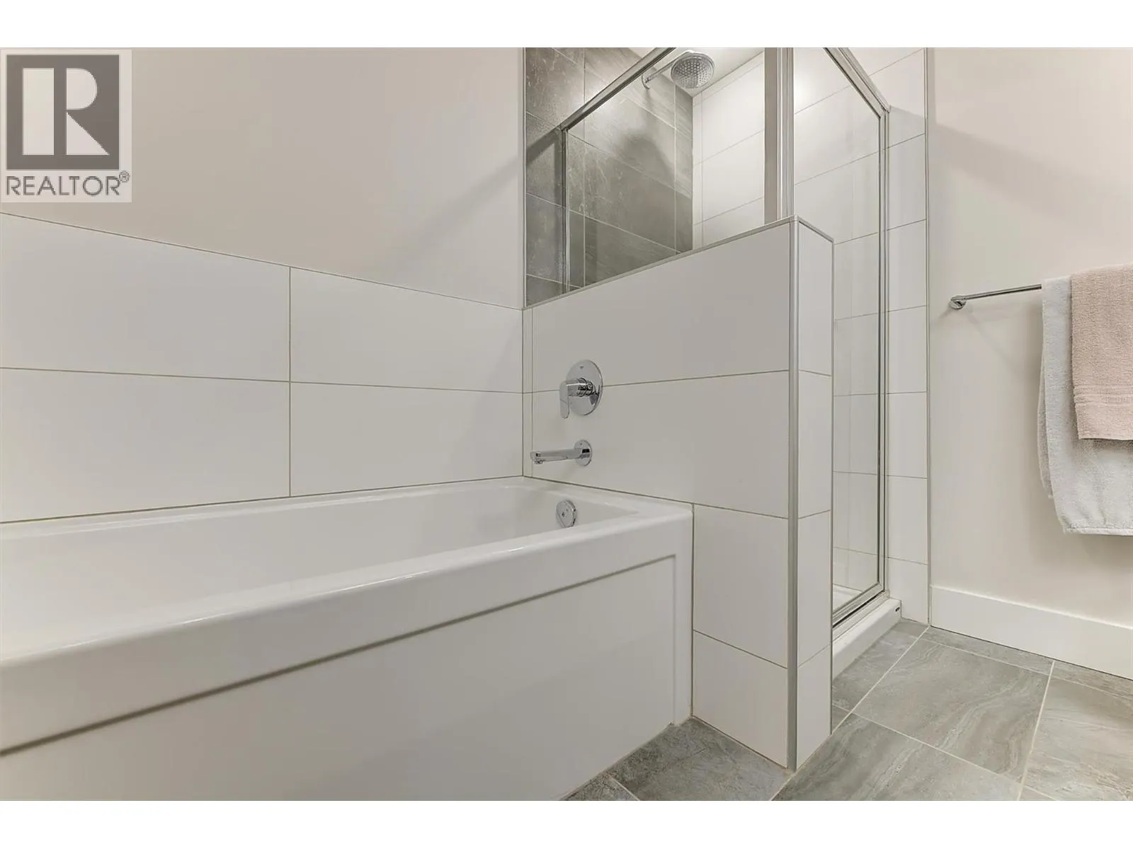 4380 Lakeshore Road Unit# 225