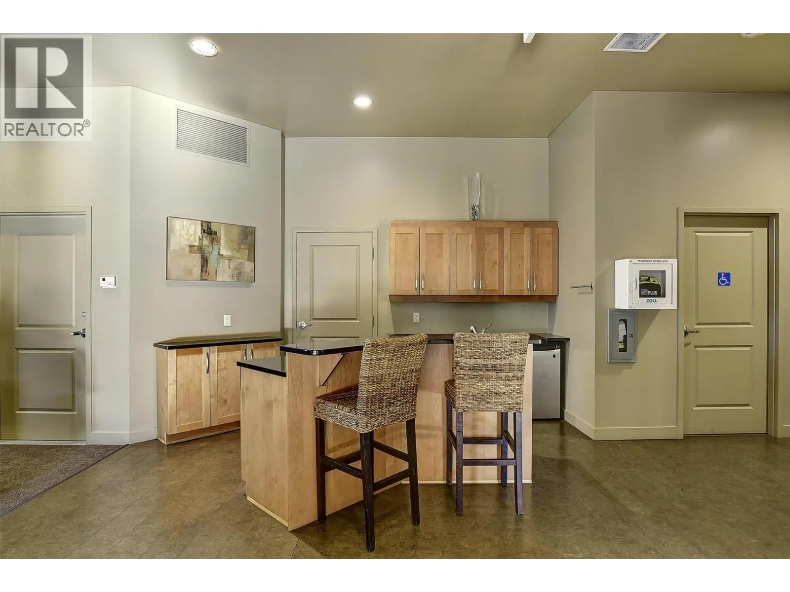 4380 Lakeshore Road Unit# 225