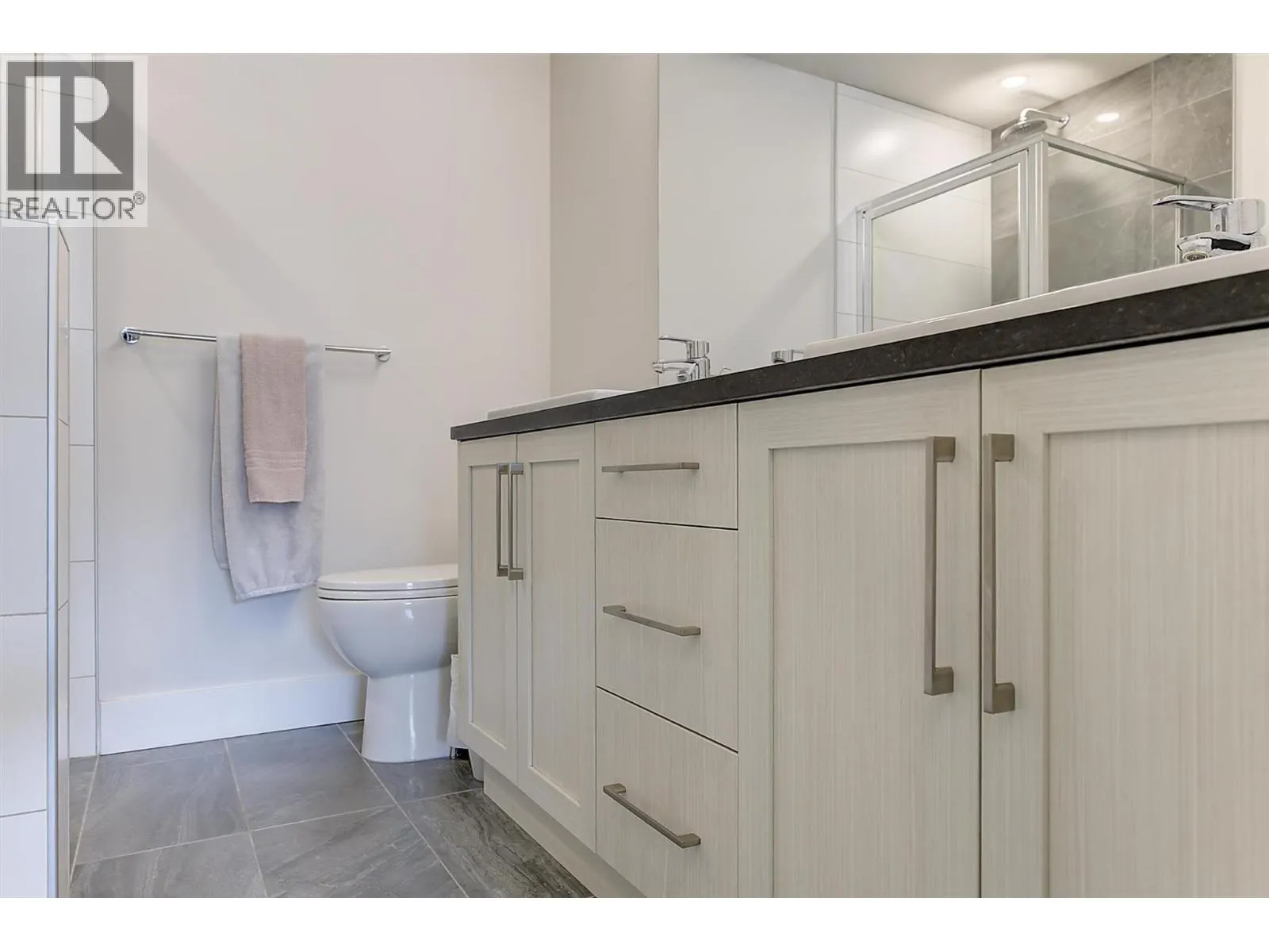 4380 Lakeshore Road Unit# 225
