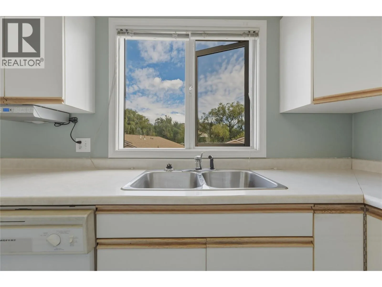 3850 Argyle Avenue Unit# 15