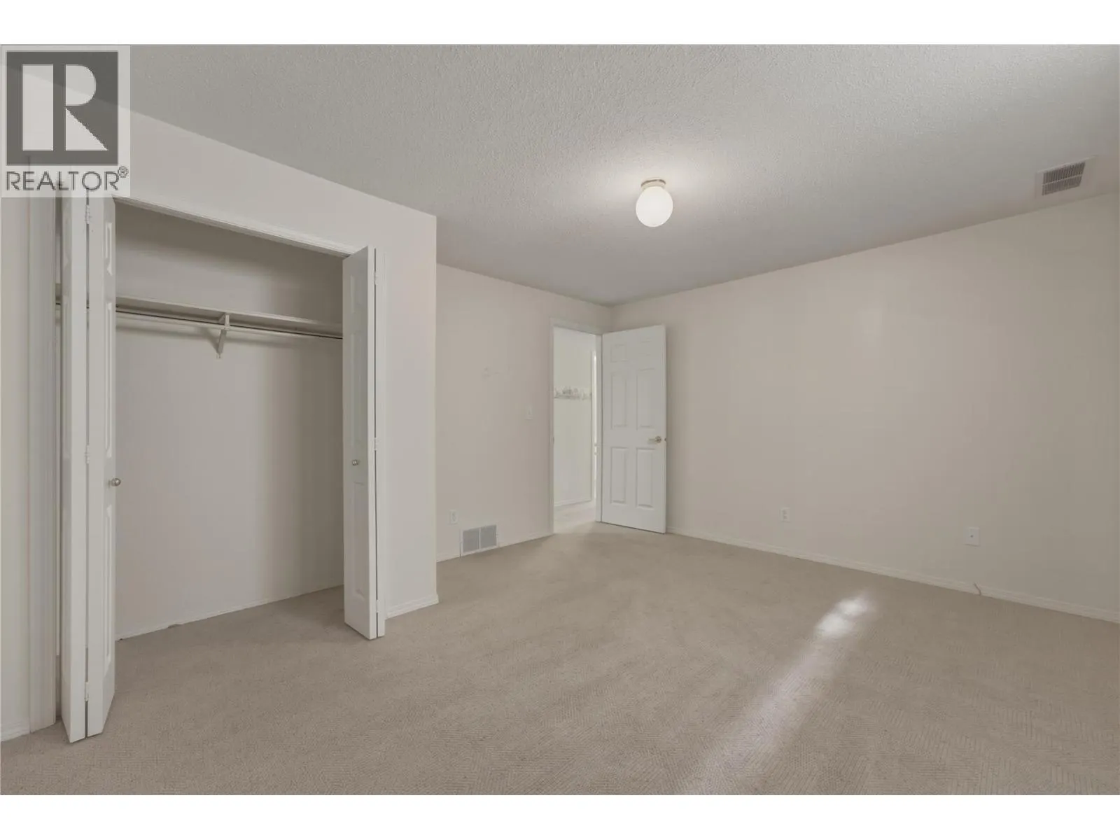 3850 Argyle Avenue Unit# 15