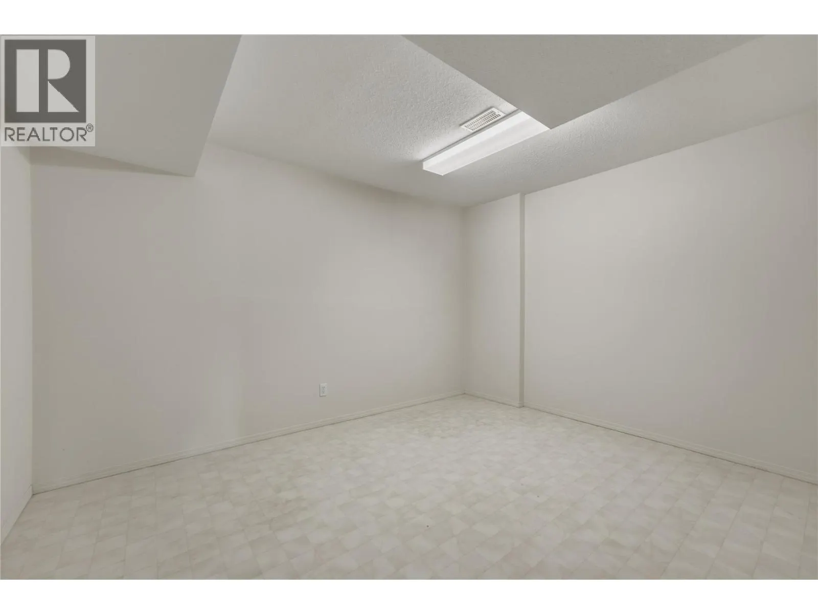 3850 Argyle Avenue Unit# 15