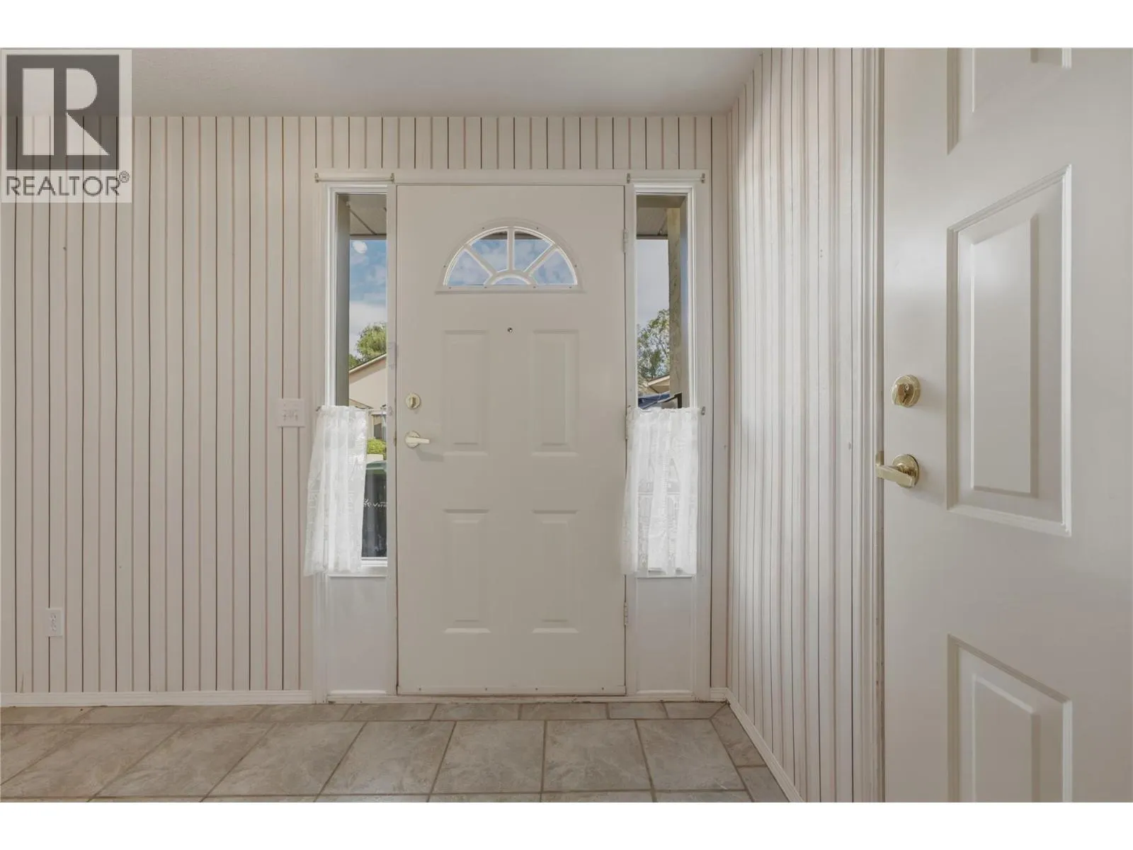 3850 Argyle Avenue Unit# 15