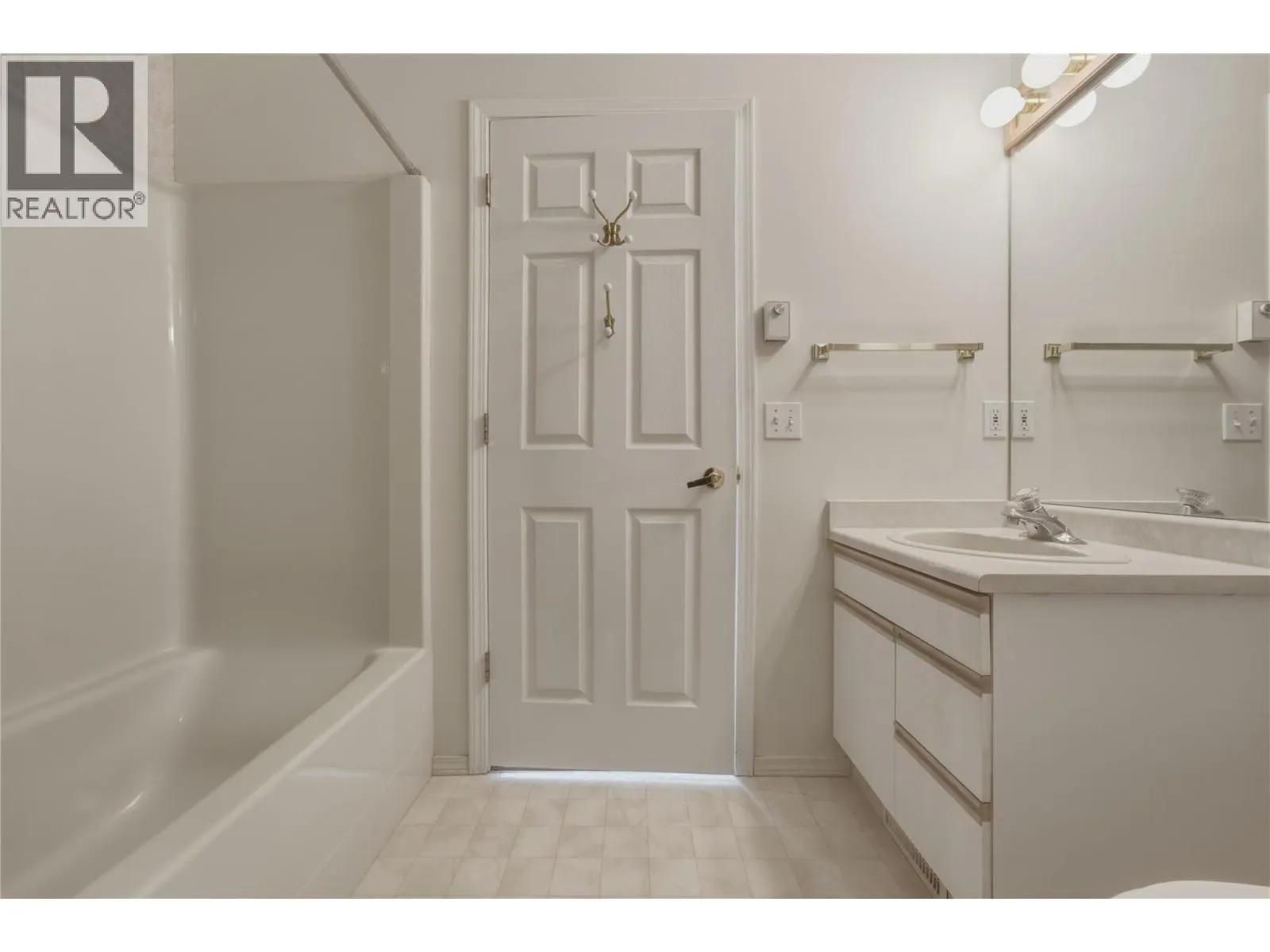 3850 Argyle Avenue Unit# 15