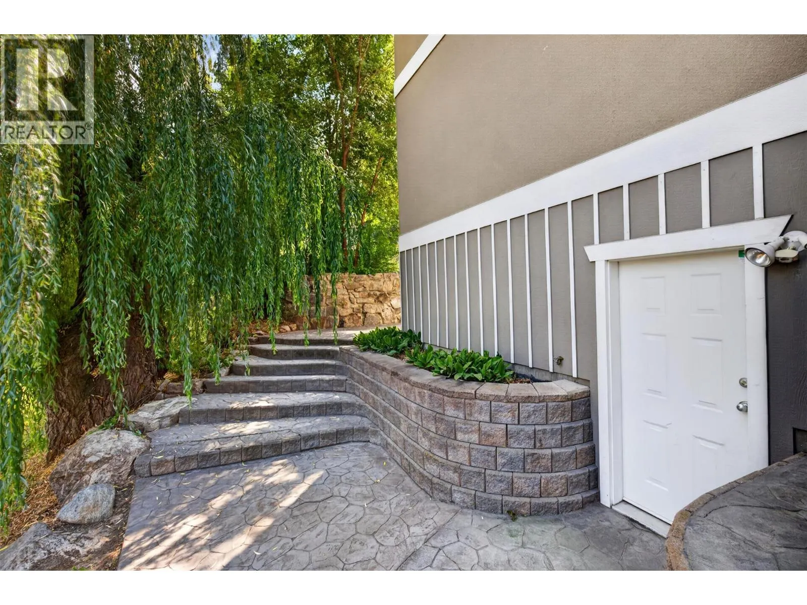 1669 Autumn Road