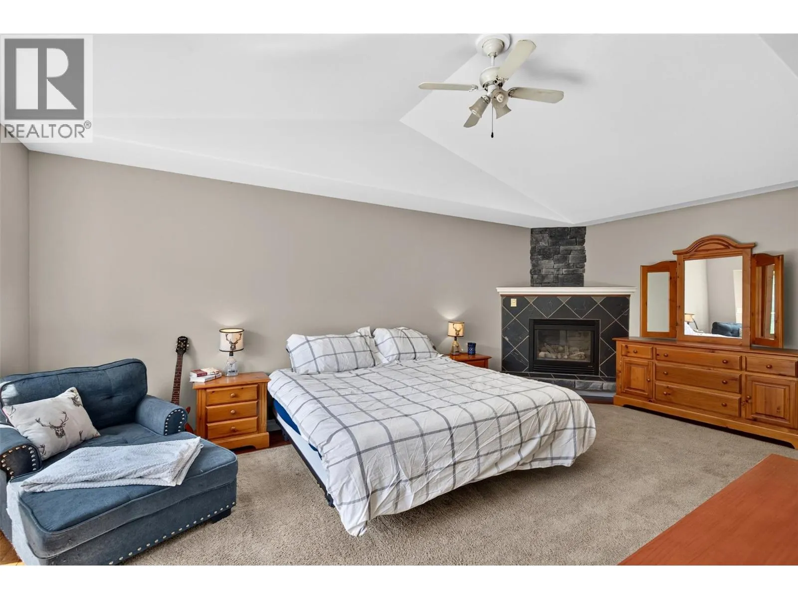 1669 Autumn Road