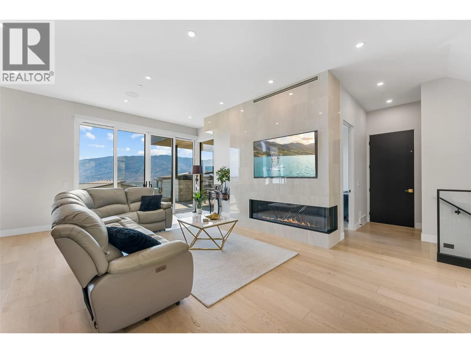 9829 Beacon Hill Crescent