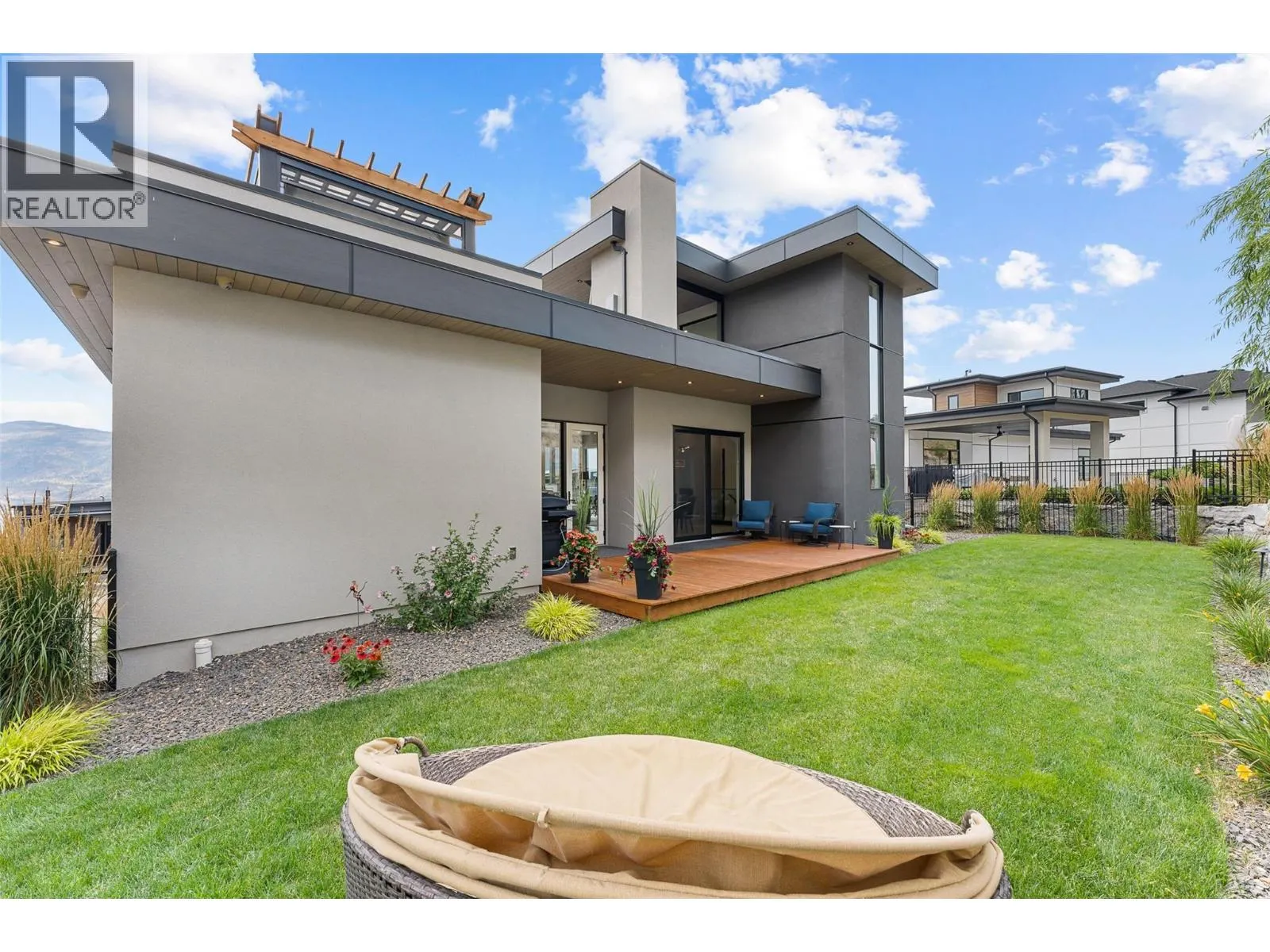 9829 Beacon Hill Crescent