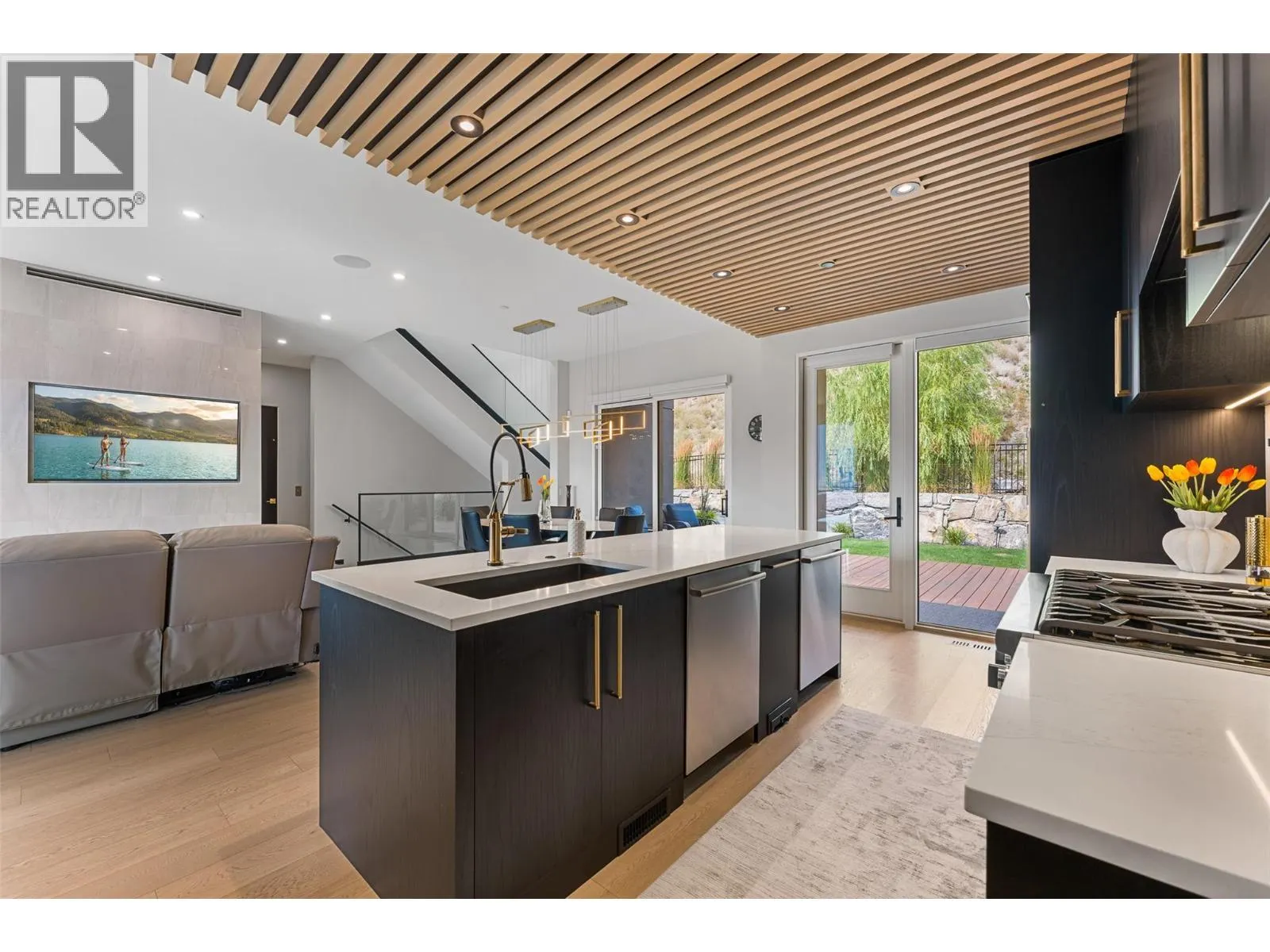 9829 Beacon Hill Crescent