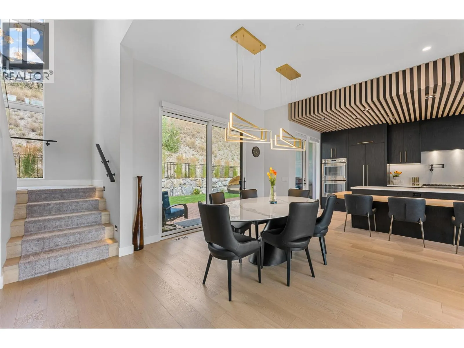 9829 Beacon Hill Crescent