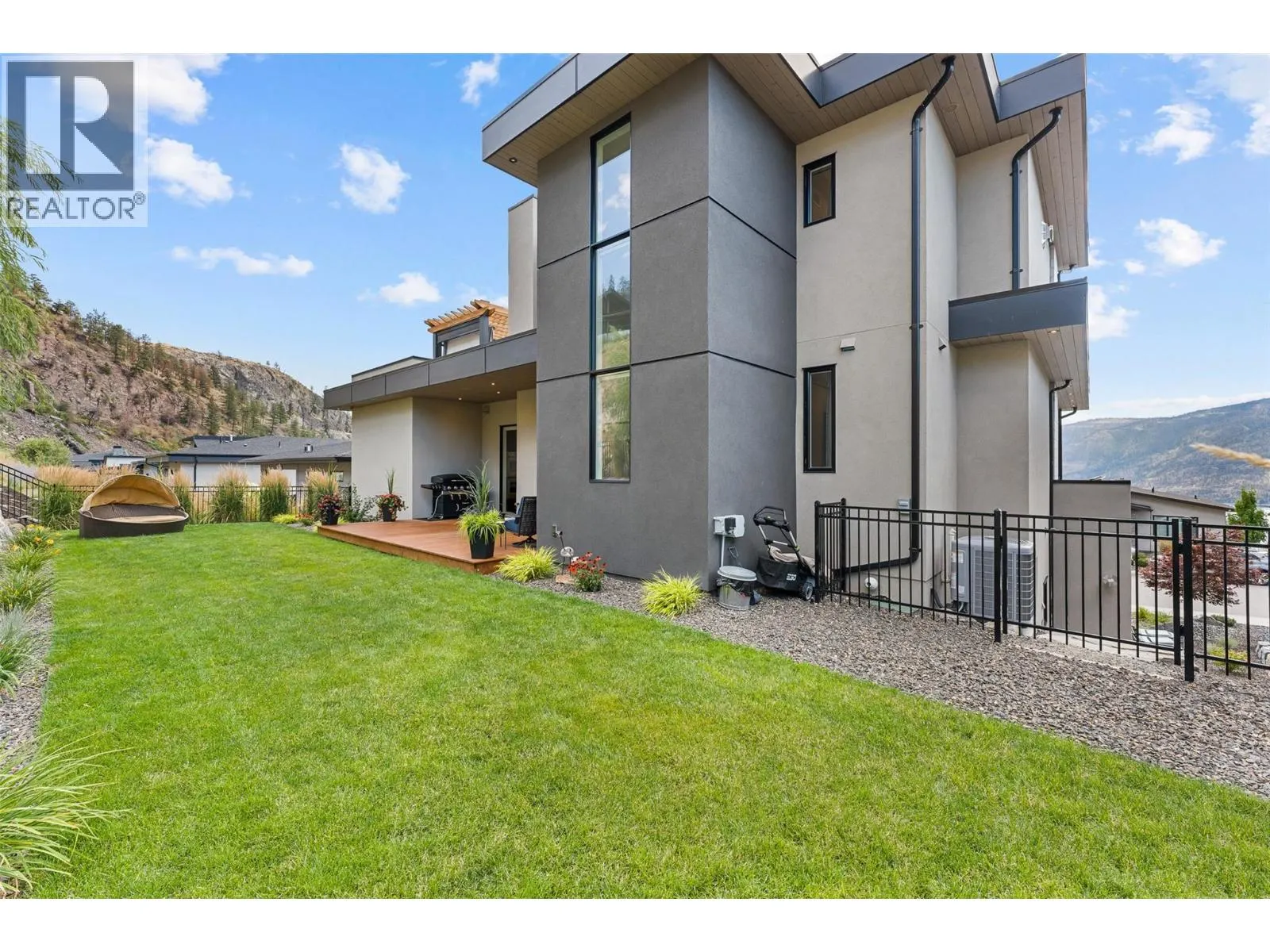 9829 Beacon Hill Crescent