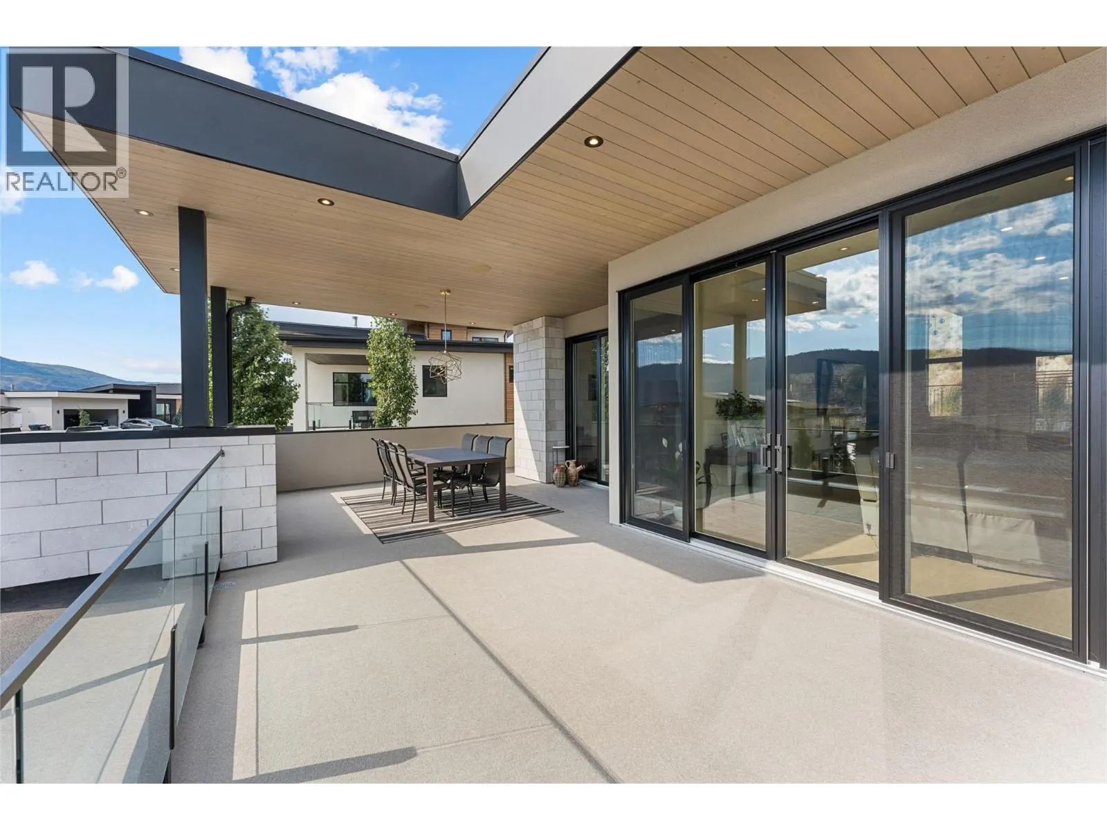 9829 Beacon Hill Crescent