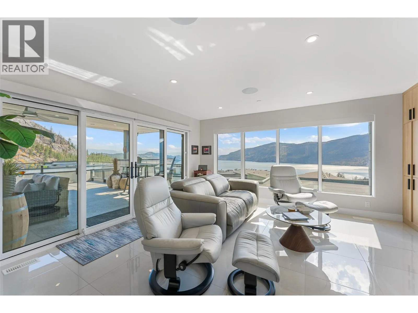 9829 Beacon Hill Crescent