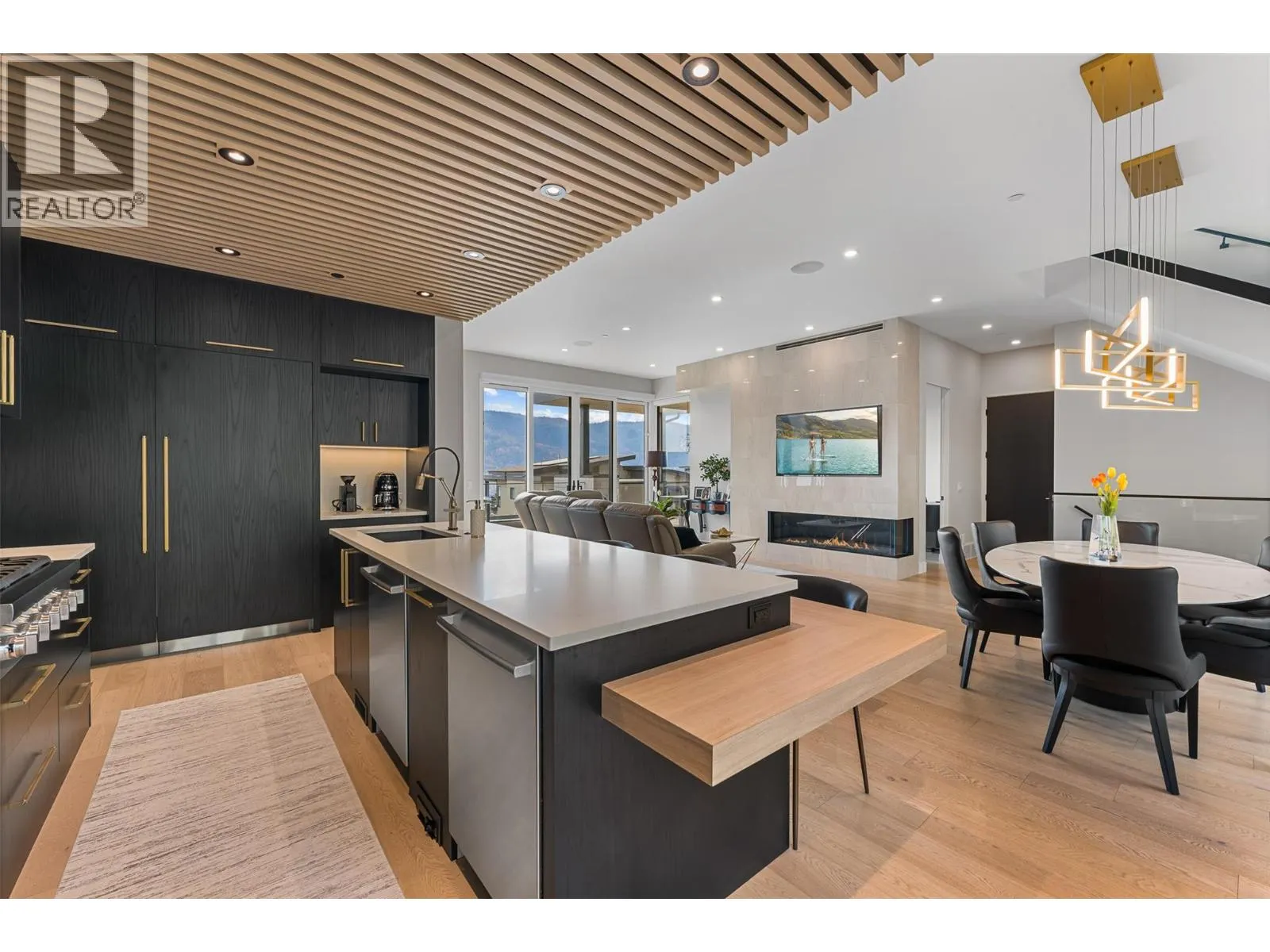 9829 Beacon Hill Crescent