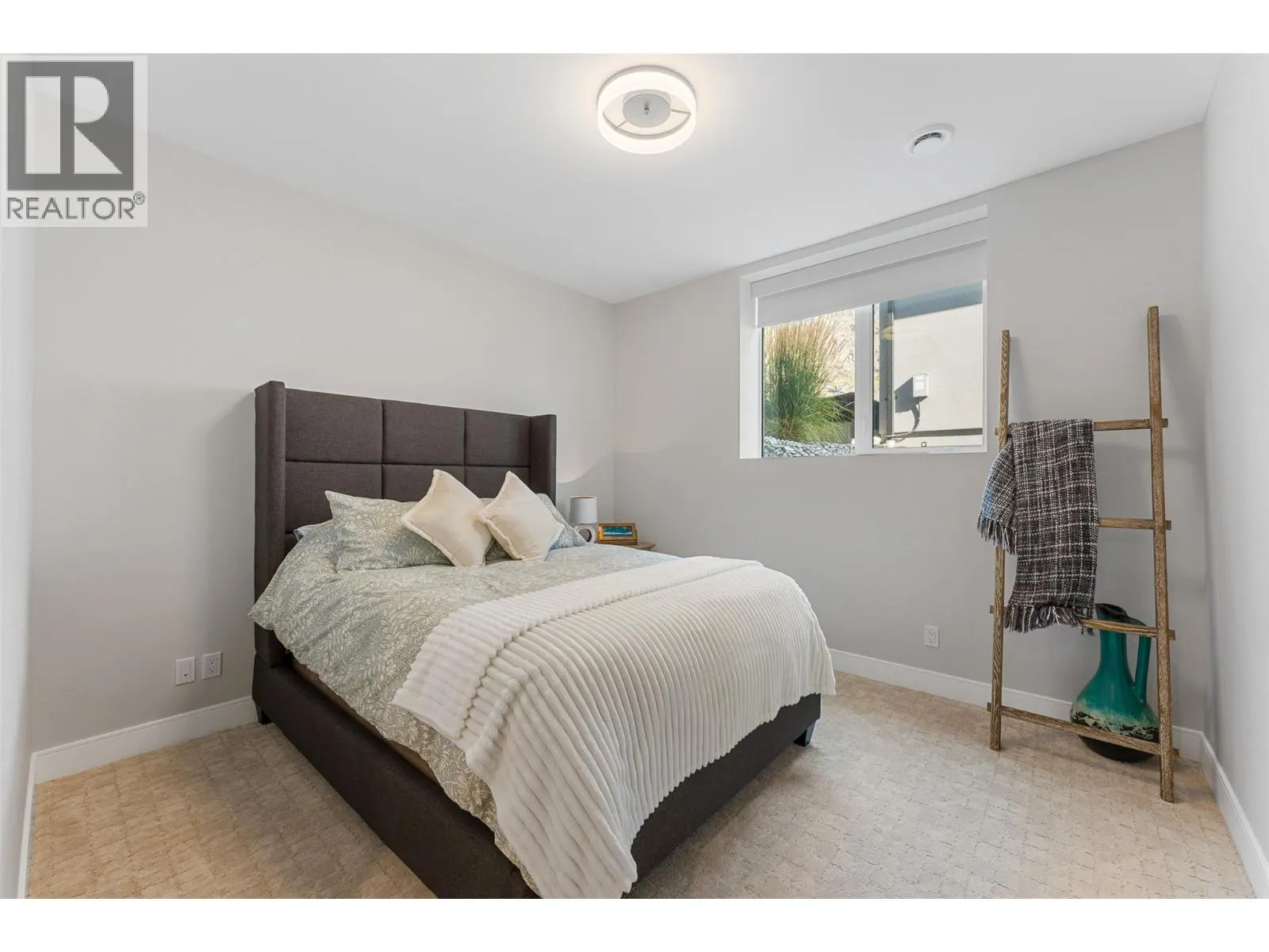 9829 Beacon Hill Crescent