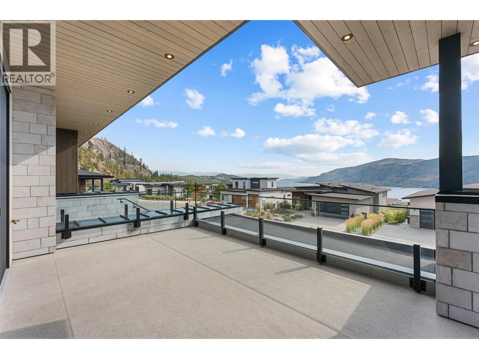 9829 Beacon Hill Crescent