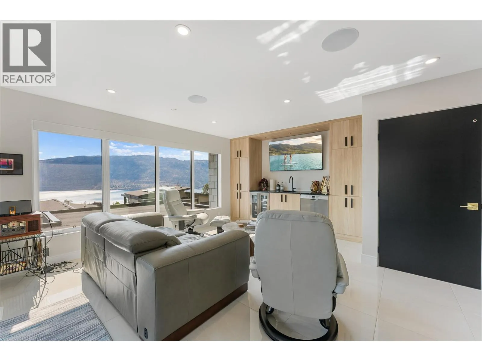 9829 Beacon Hill Crescent