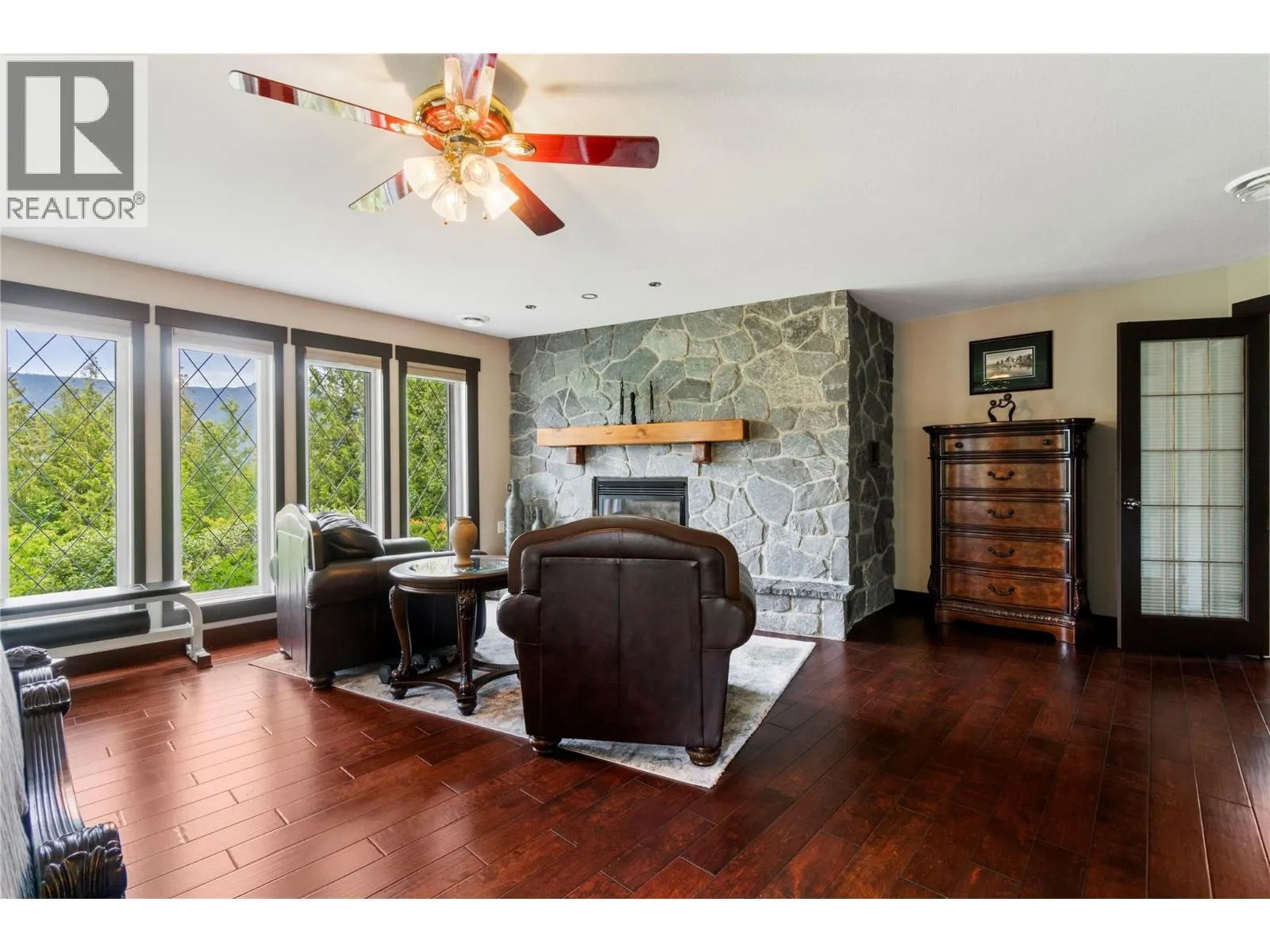 5121 IVY Road