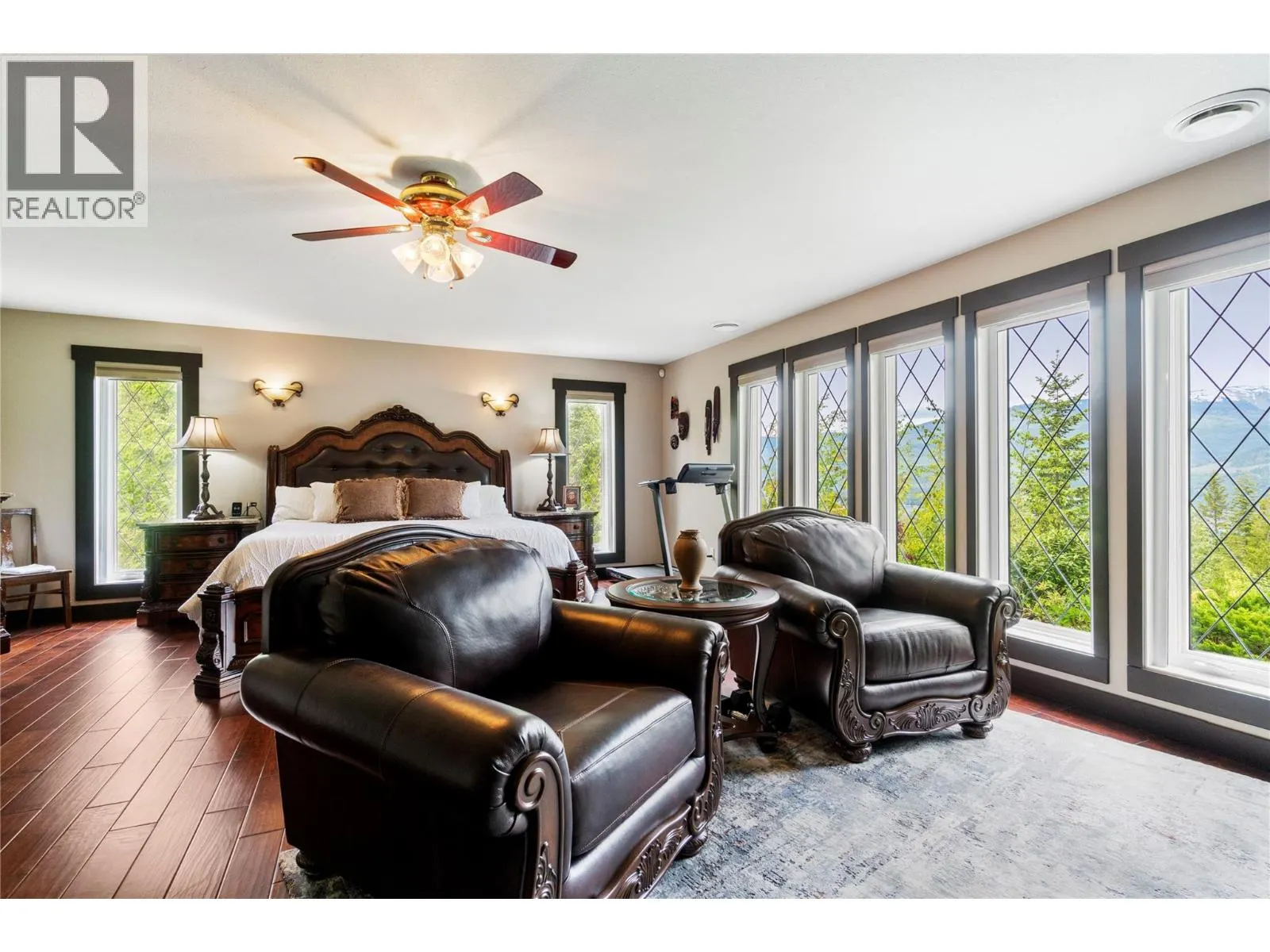 5121 IVY Road