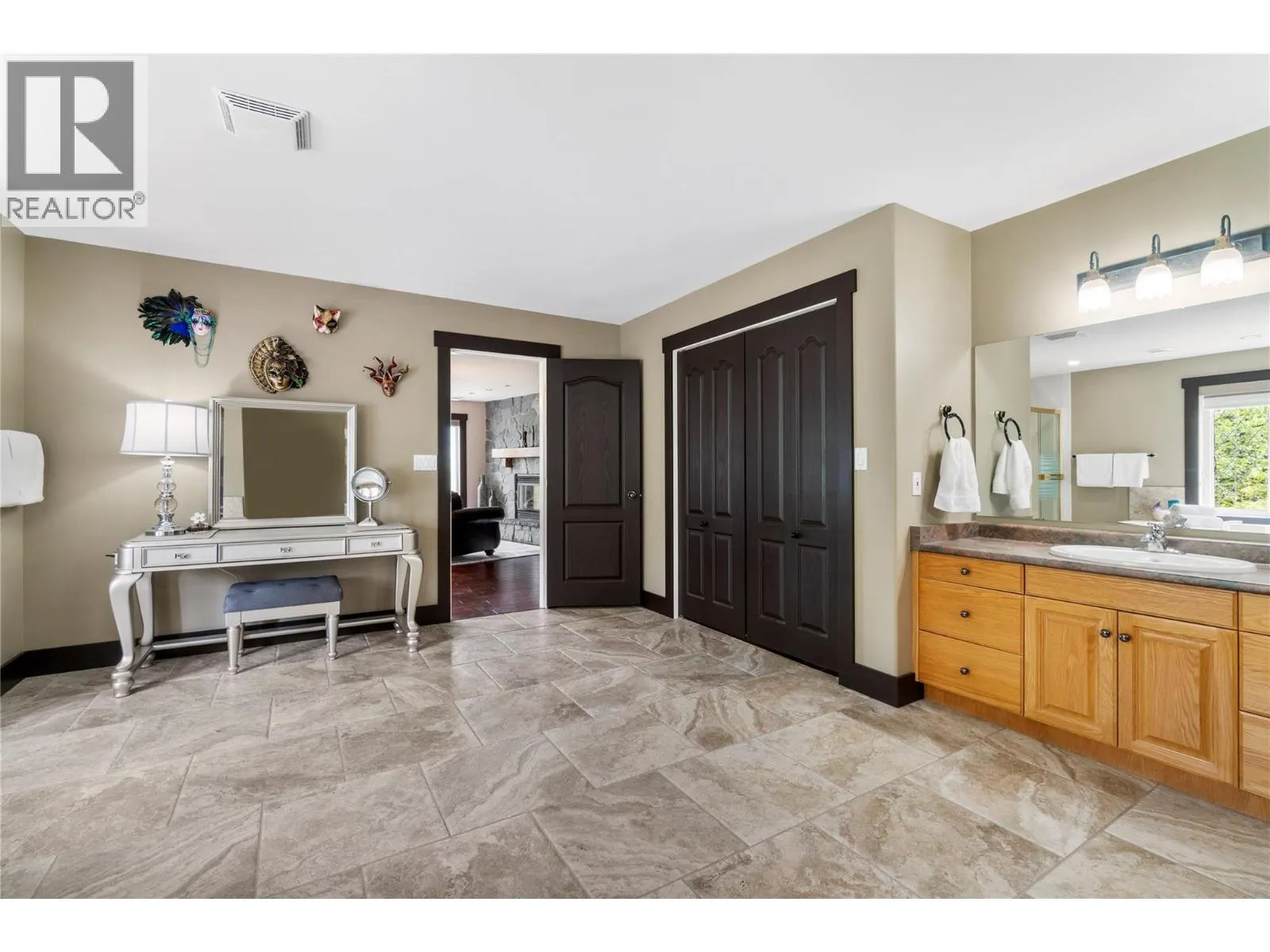 5121 IVY Road