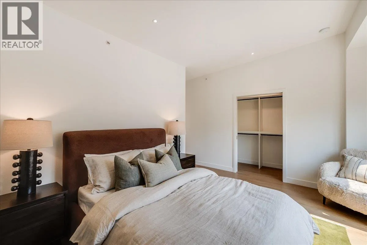 266 BAKER Street Unit# 17