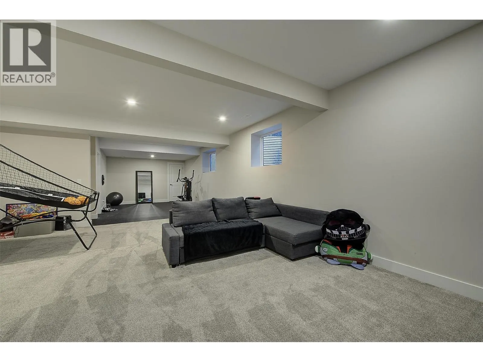 2383 Hawks Boulevard