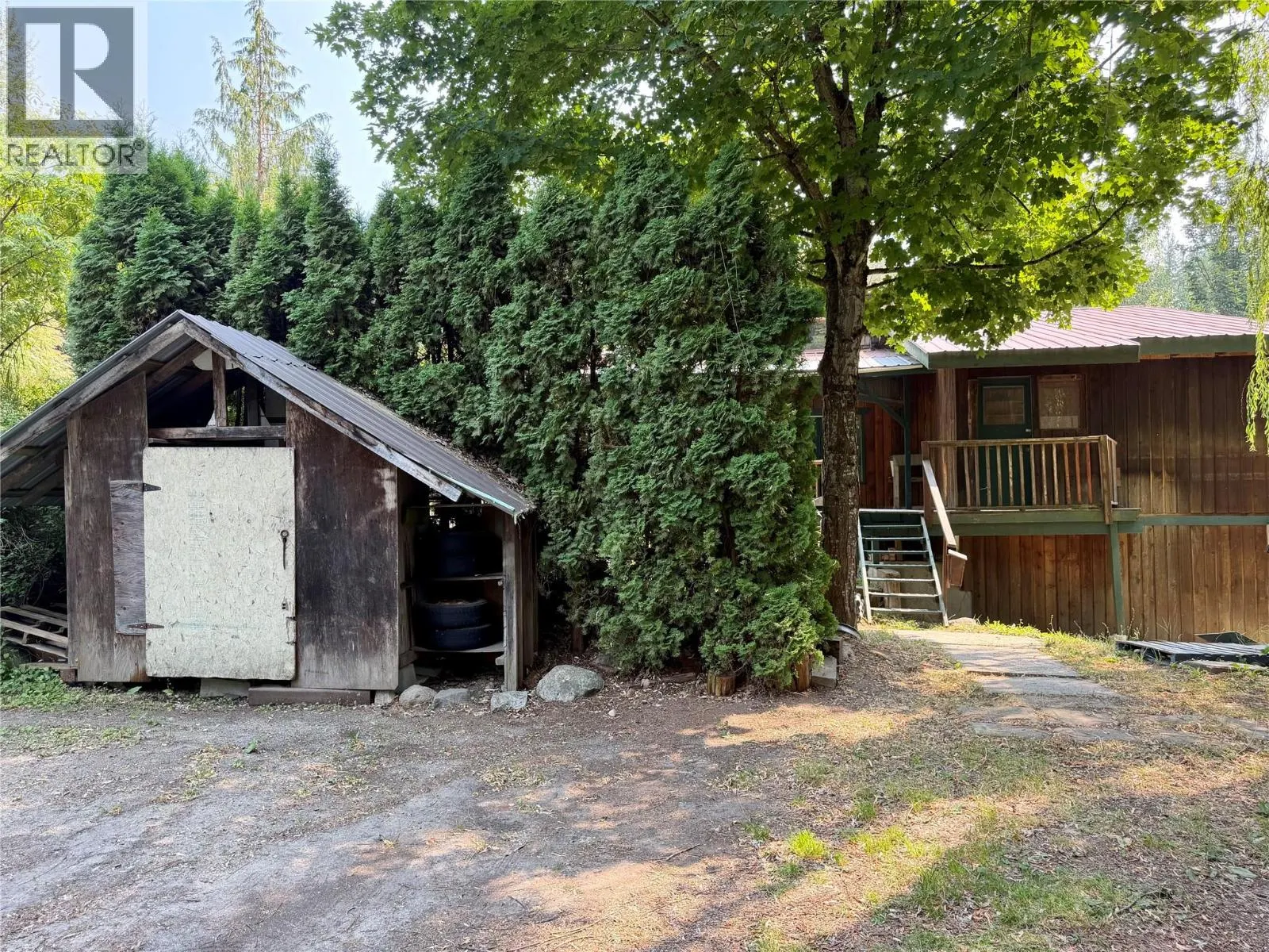 2022 Creek Street