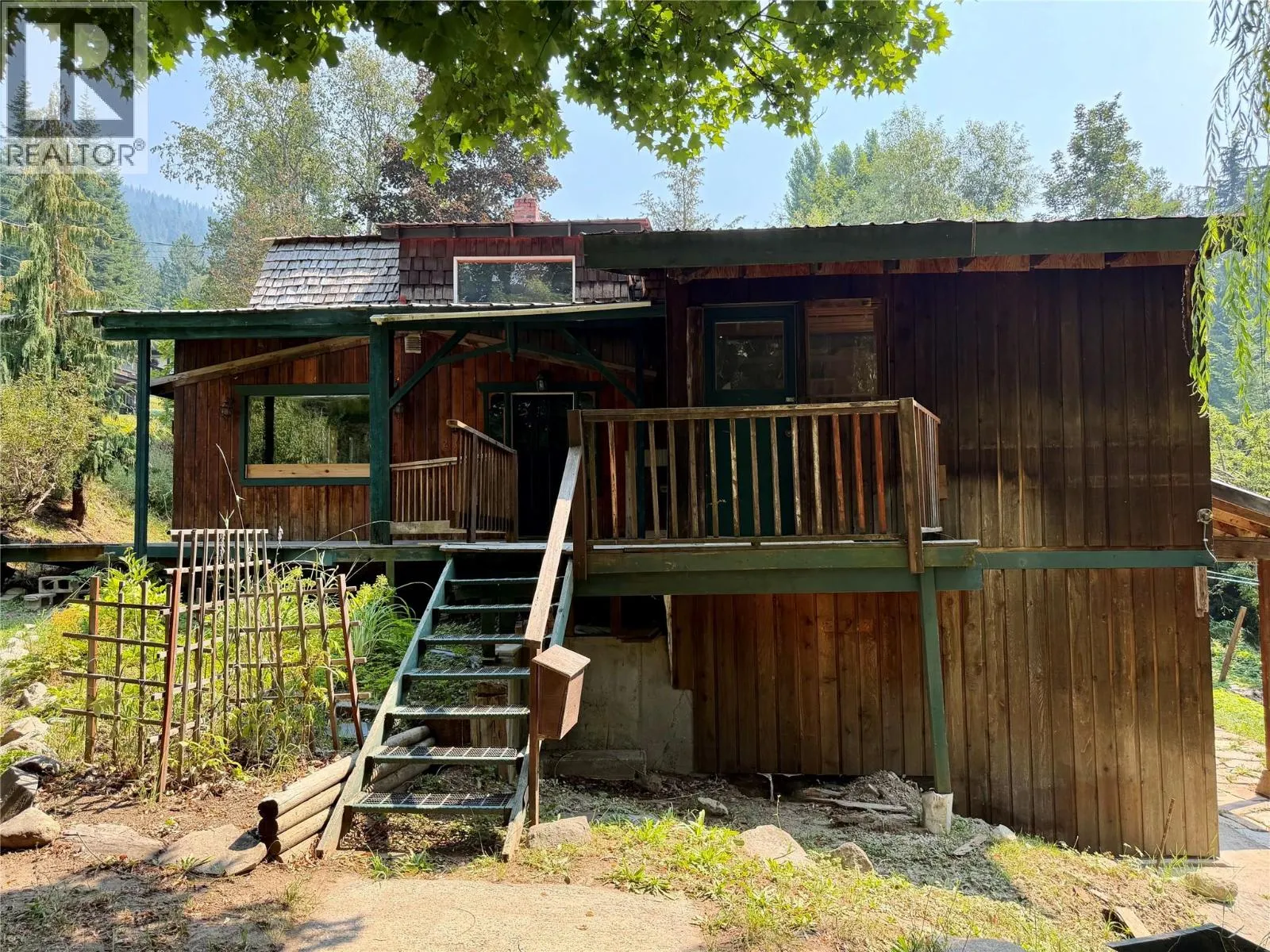 2022 Creek Street