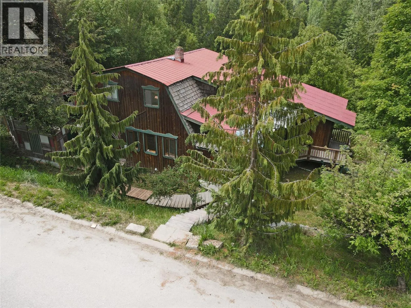 2022 Creek Street