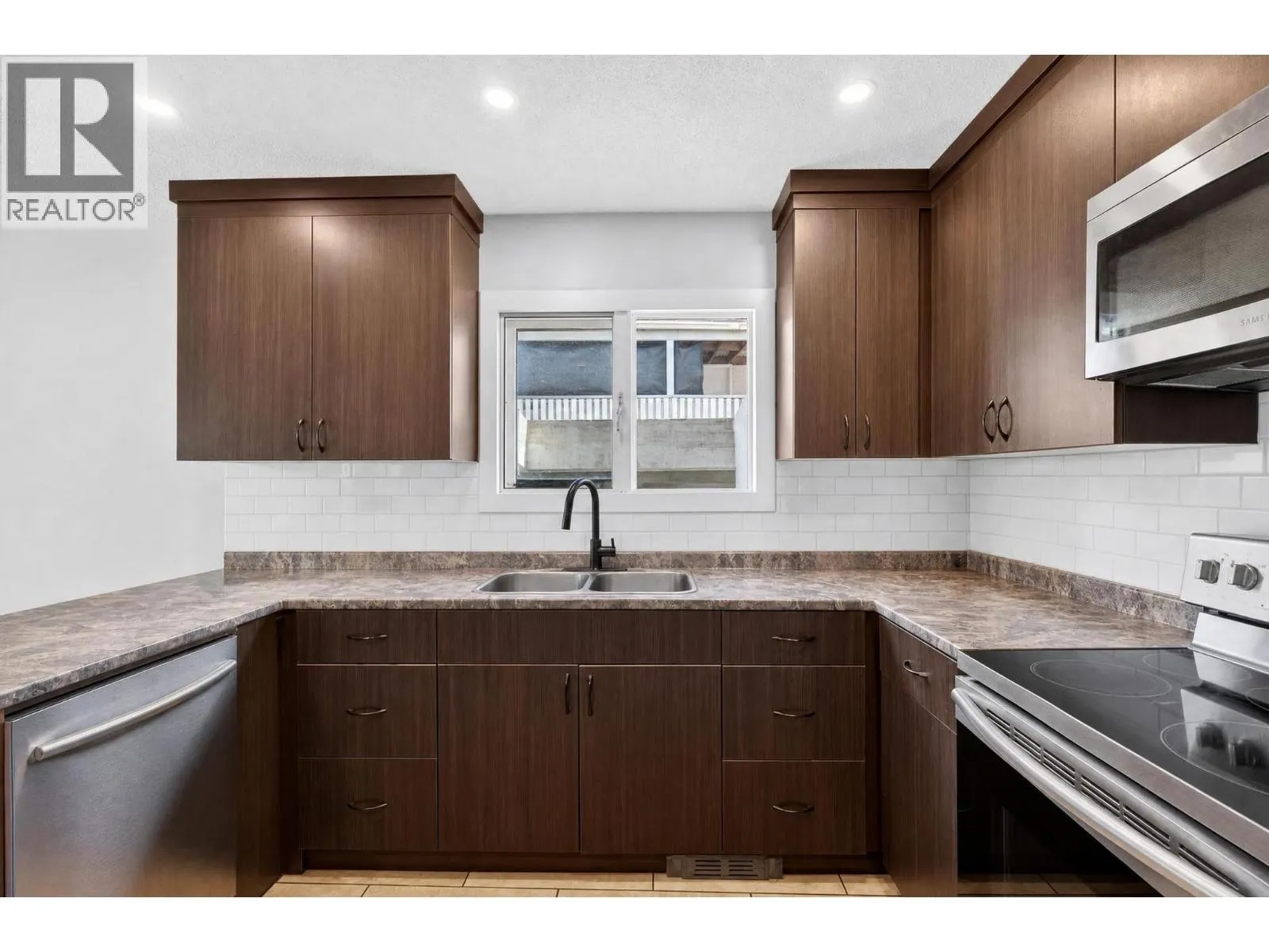 4202 16 Avenue