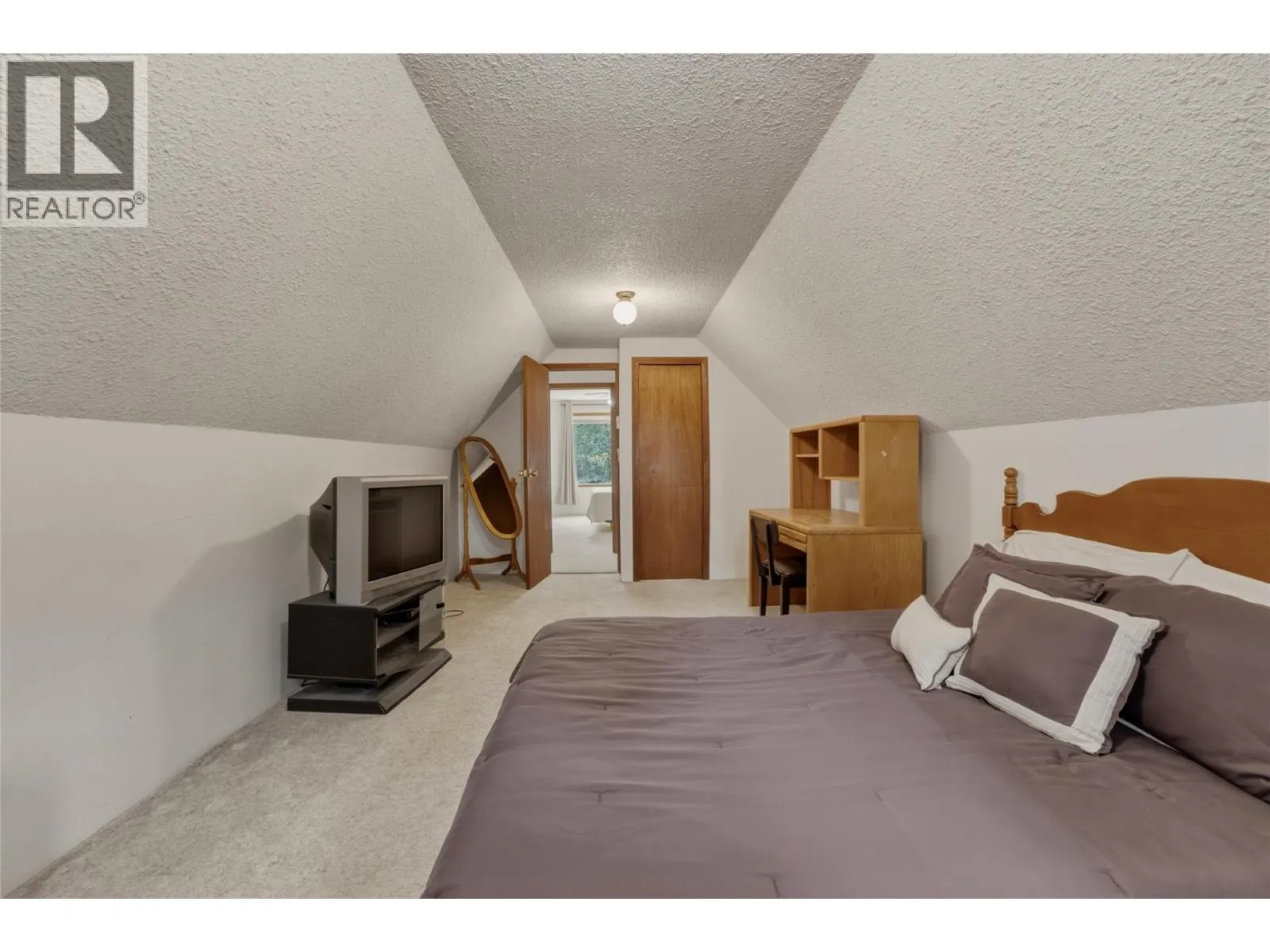 7603 De Jong Drive