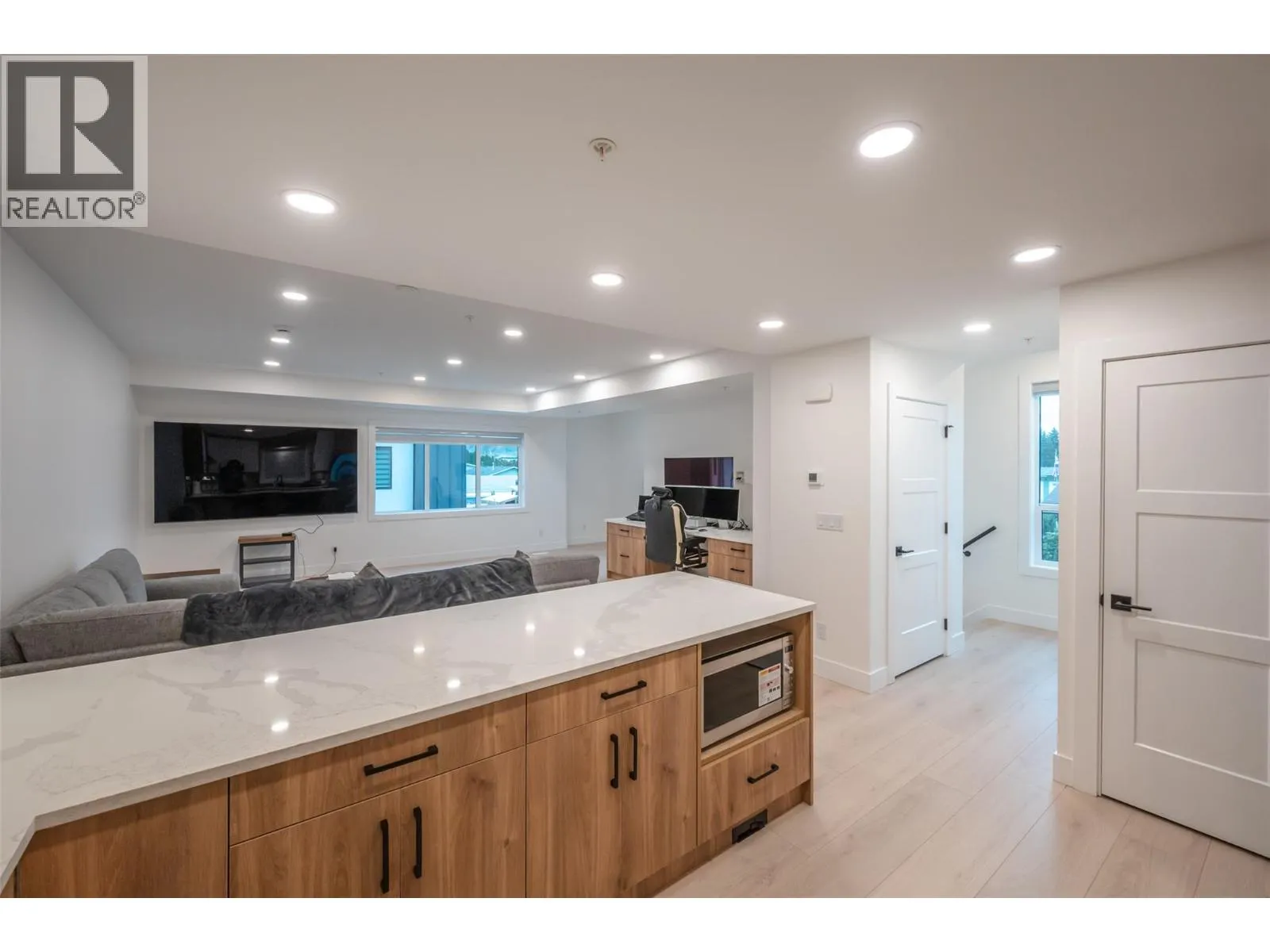 10615 ELLIOTT Street Unit# 106