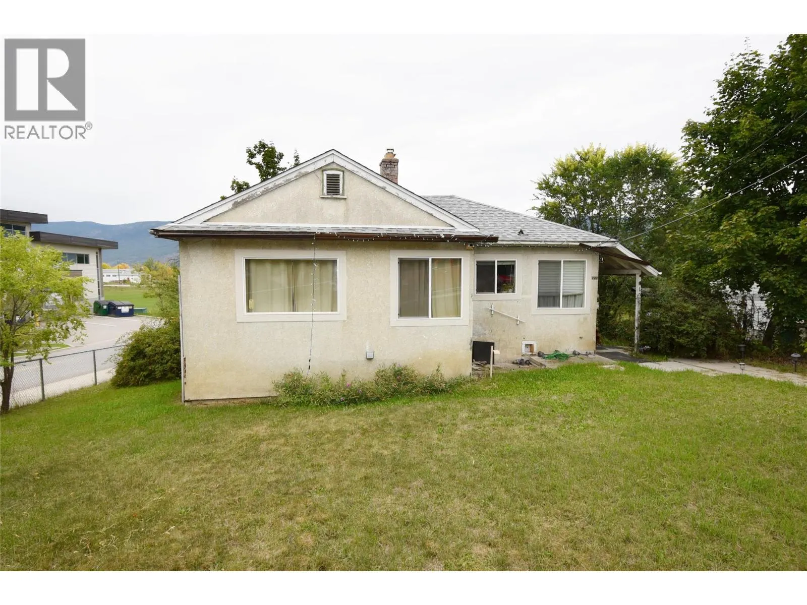 271 Shuswap Street SW