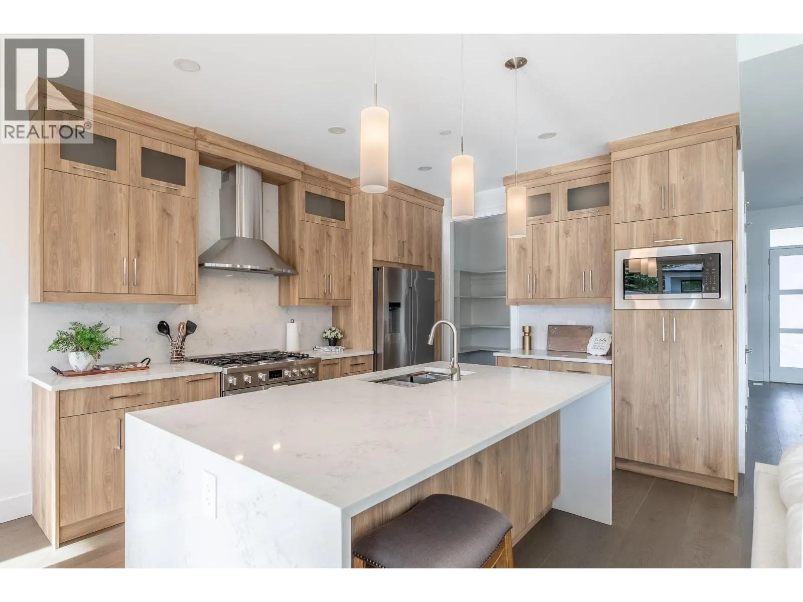 5586 Nixon Road