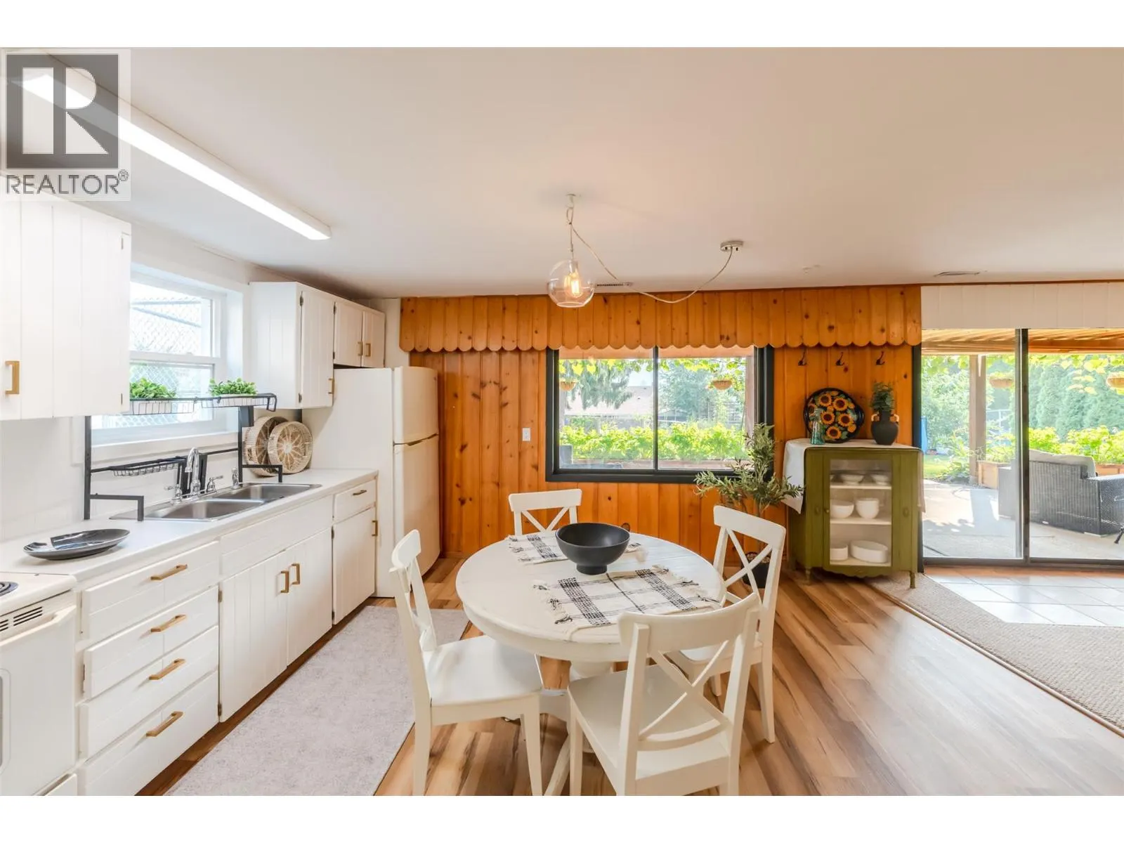 538 Lakeview Place