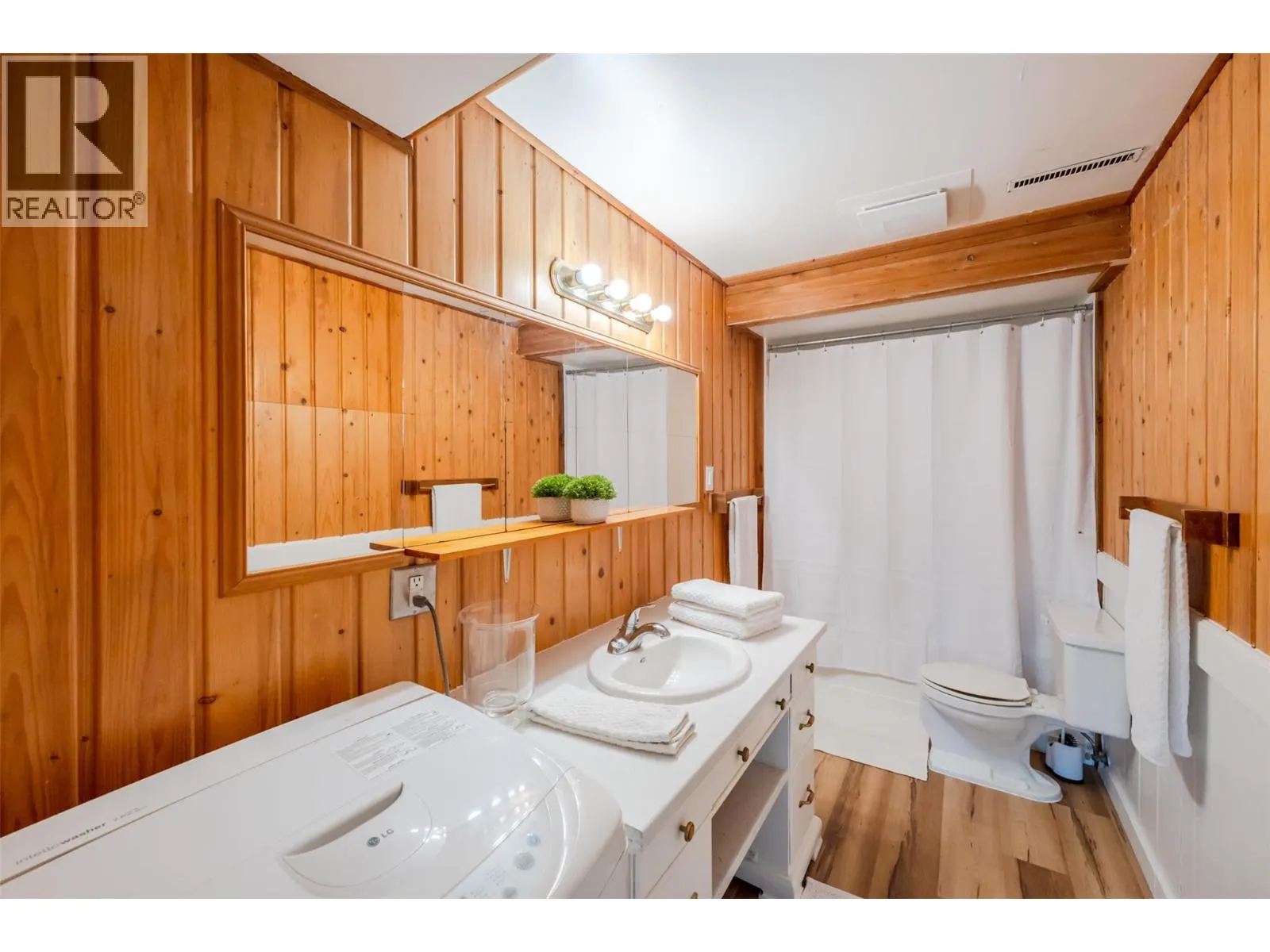 538 Lakeview Place