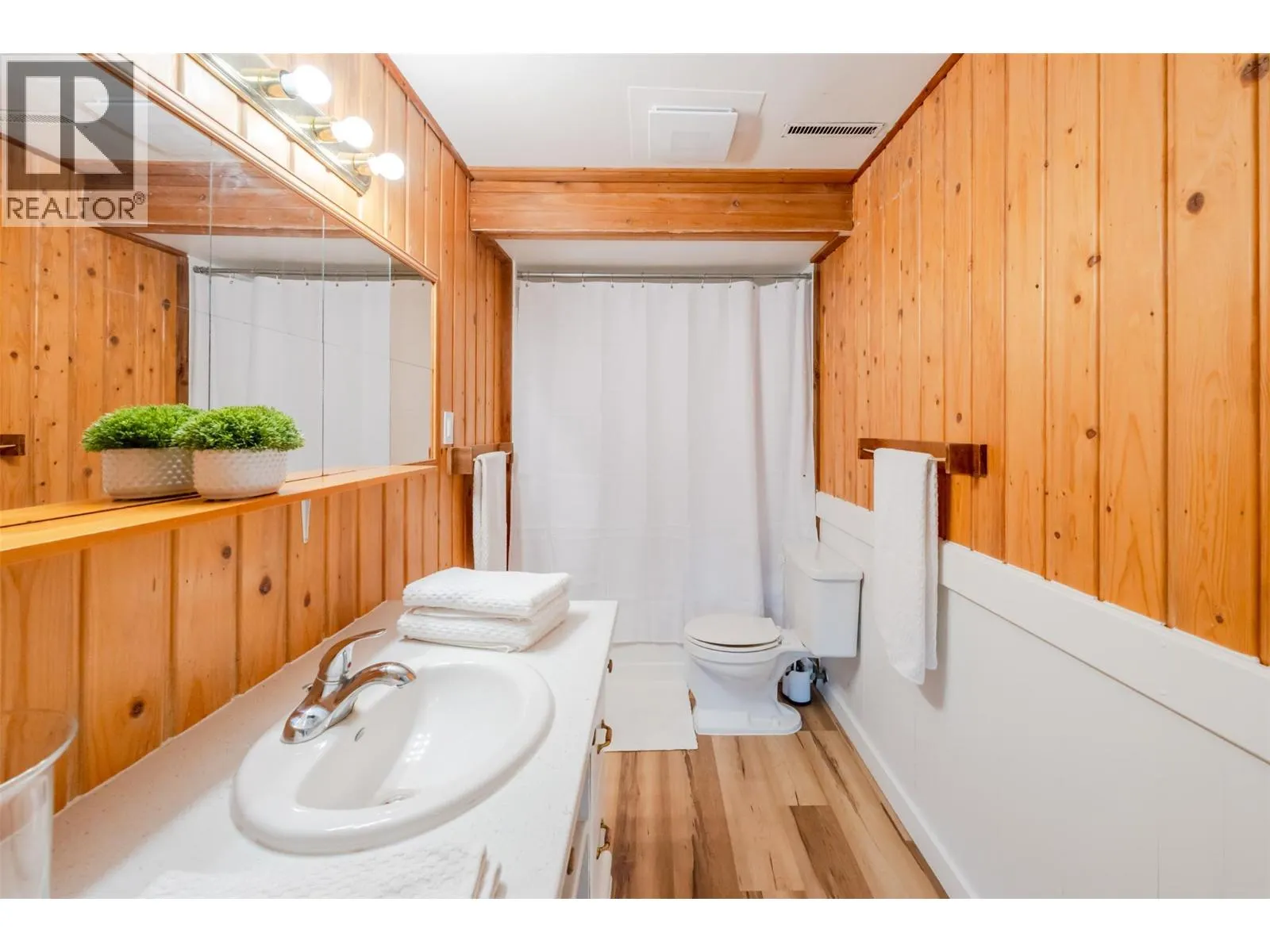 538 Lakeview Place