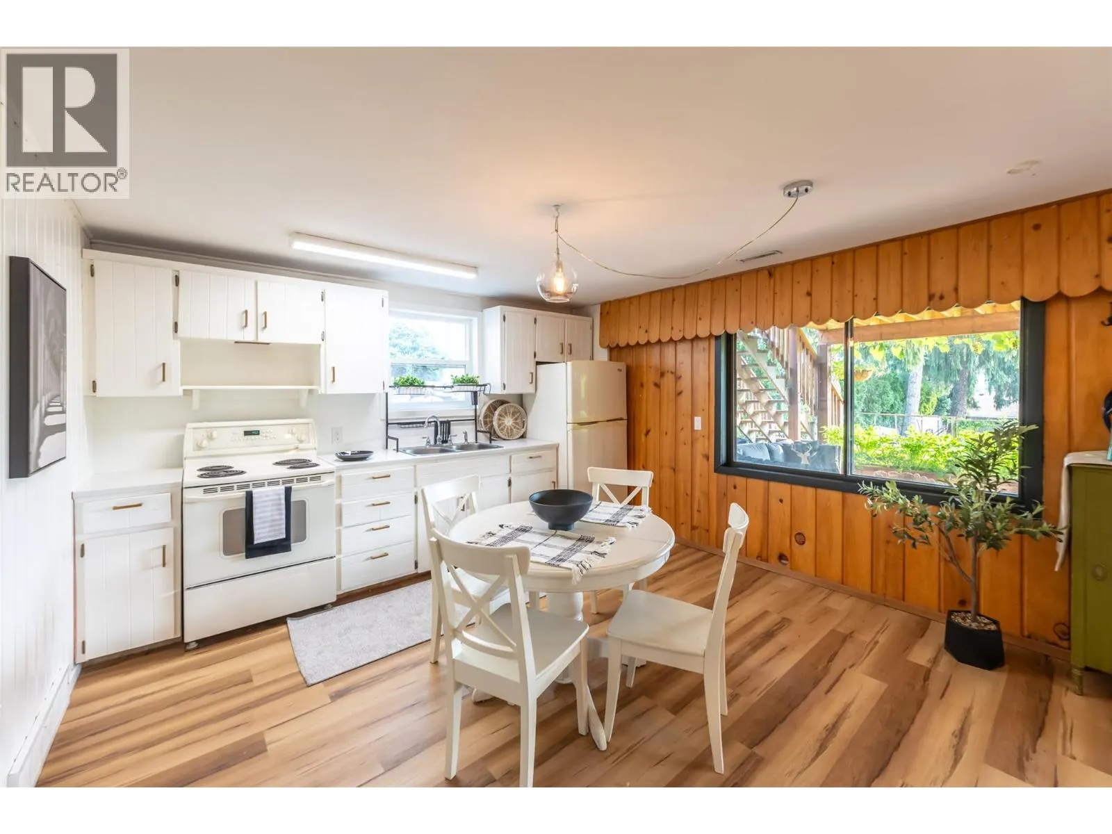 538 Lakeview Place