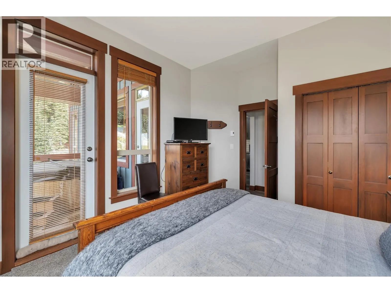 5257 Big White Road Unit# 403/404
